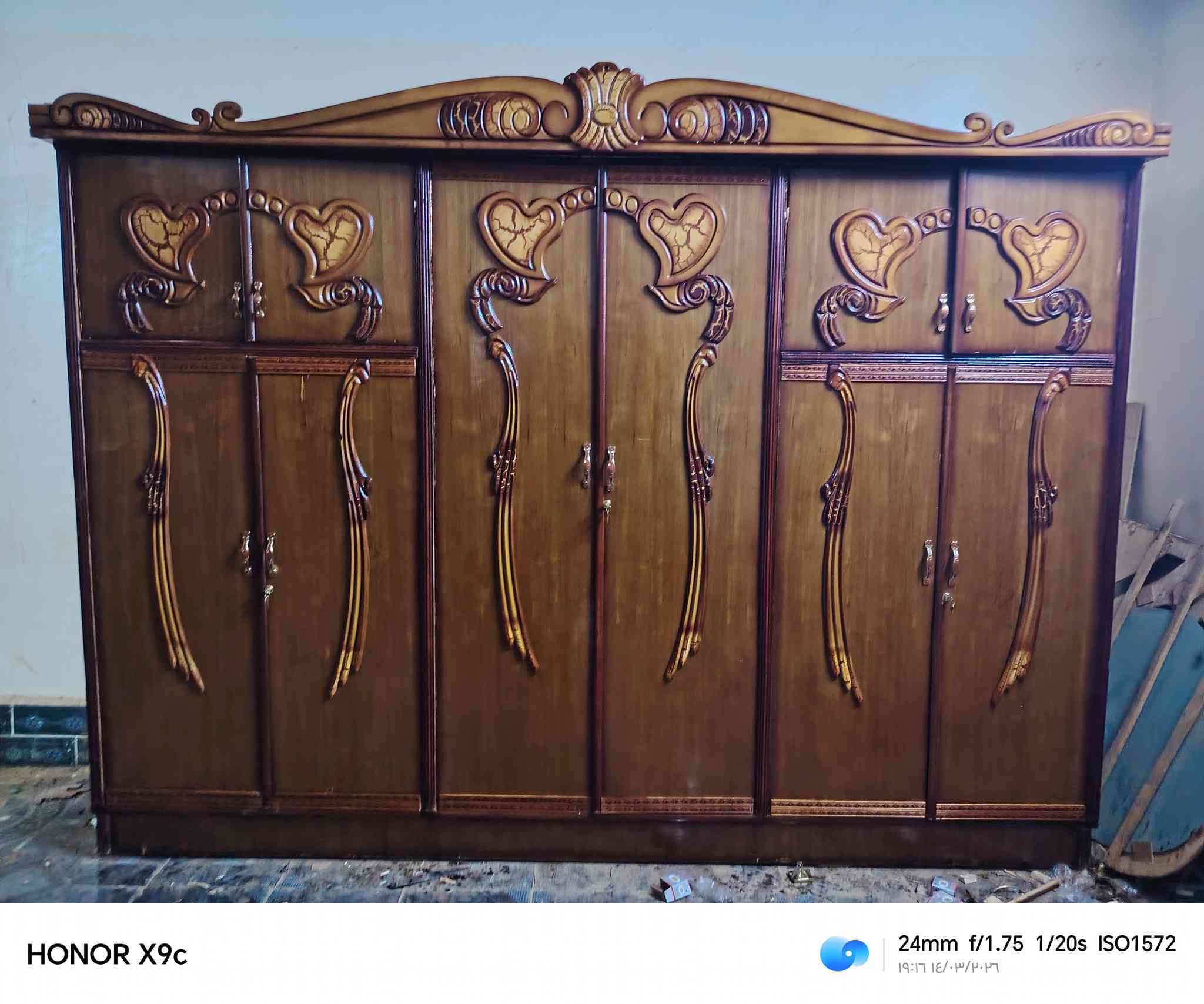 سلام عليكم يوجد كنتور سته ملحق صاج داخل وخارج السعر ٣٥٠ وبيها مجال العنوان الرمانه الاستفسار على التلفون ***********
