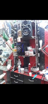 كرسي حلاقه (1) مرايات(2) اماميات  +خلفيات (2)+   رف تعليك. 07893776695