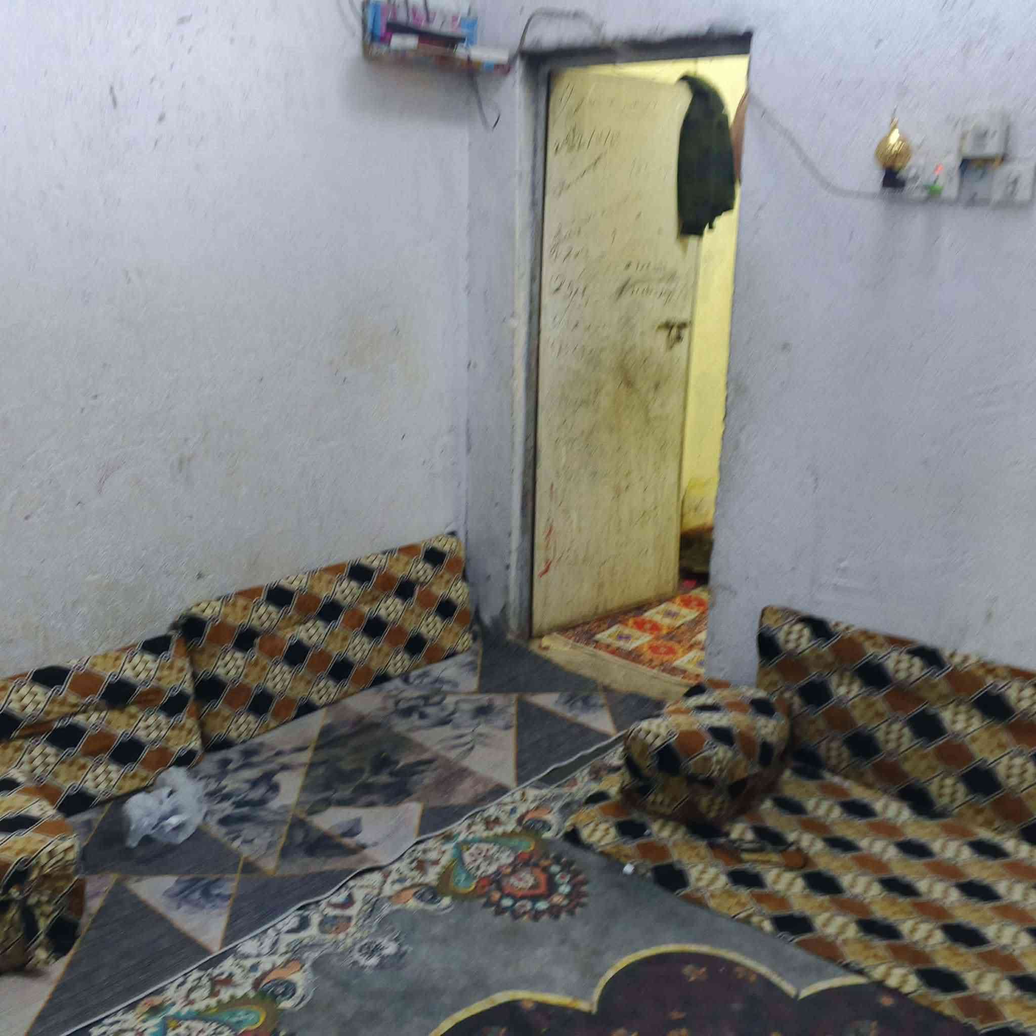 السلام عليكم بيت لبيع تجاوز ب حي العسكري قربه ساحة التشابيه غرفتين ومطبخ وصاله لبيت كله عكاده ورضيه سراميك بيت جاهز
***********
