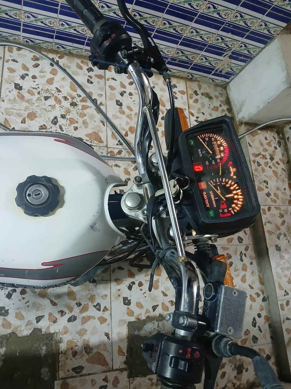 دراجه للبيع موديل 21 منفس موجود السعر 375/// ***********
