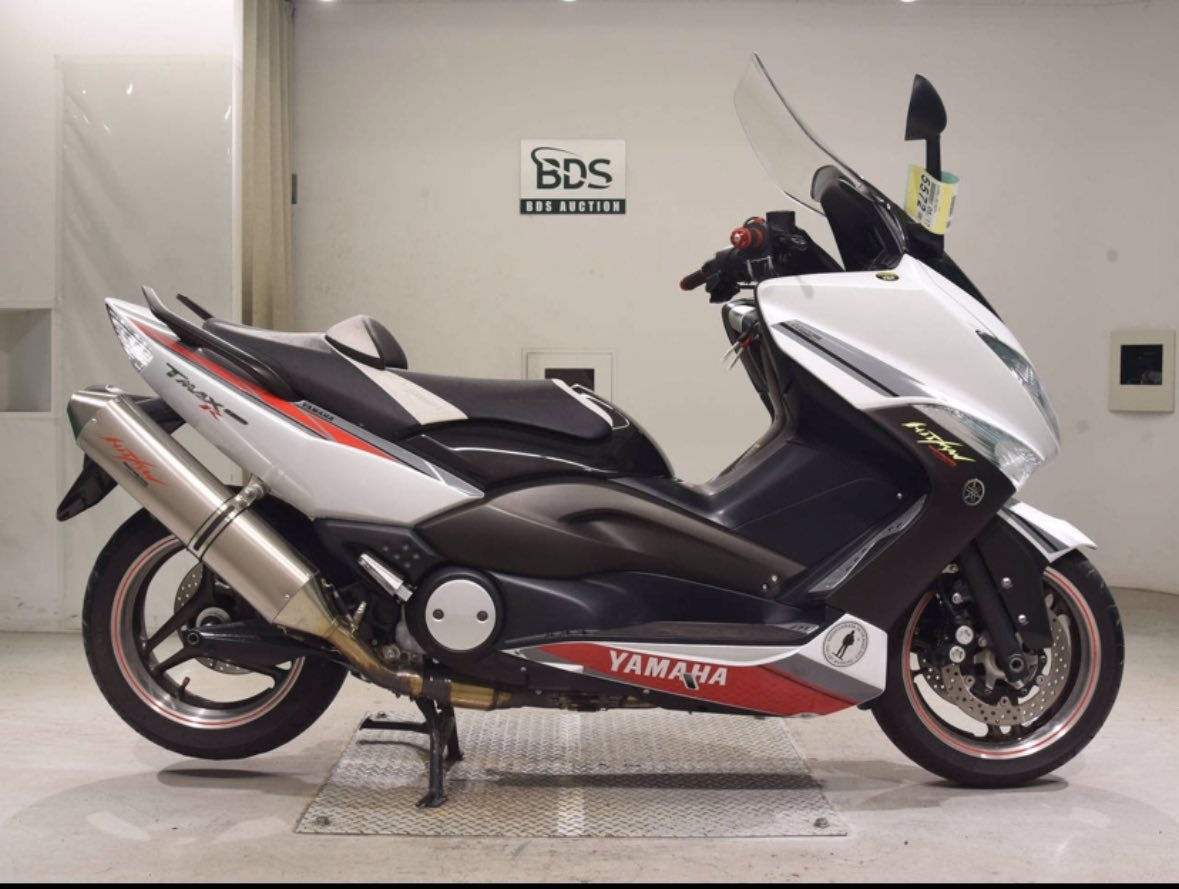 السلام عليكم معرض حب المعلمين لتجاره الدراجات الناريه للبيع بل نقد والتقسيط المريح يالله 
تي ماكس 2011 وايت ماكس اصل
حاله الدراجه كفاله من شخط
ممشى الدراجه 16 الف 
مواصفات الدراجه ABS مانع انزلاق 3 اسويجات كفر اصلي صلنصه اصليه تدفئه يدات الدراجه بحاله الوكاله 
للراغب بشراء الاتصال على الرقم ***********
