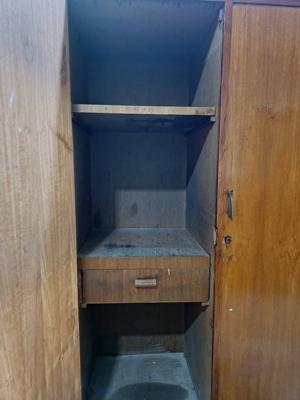 غراض للبيع شارع ٨٠ 

***********
