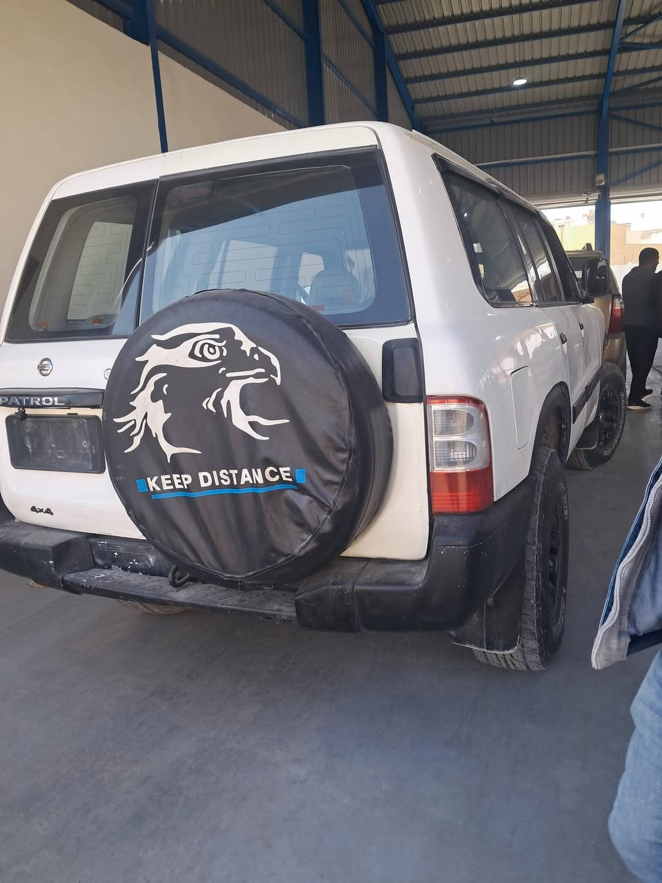 السلام عليكم ورحمة الله وبركاتة نيسان باترول موديل 2002 كير محرك جاهز كير عادي رقم انبار انكليزي باسمي بيع او مراوس حسب القناعه سعر 82 مكاني بغداد البياع رقم هاتف *********** واتساب 🌹
