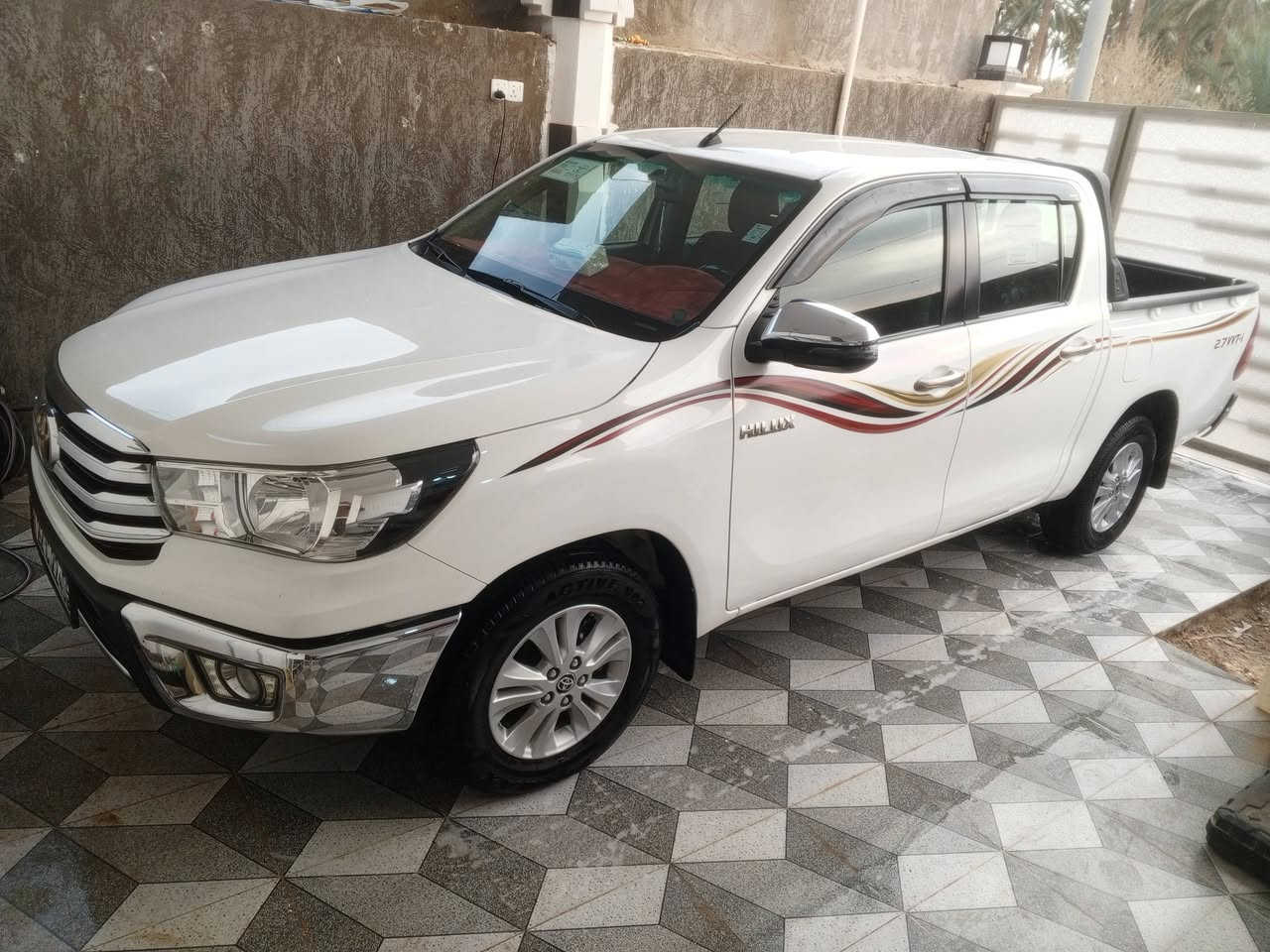 السلام عليكم 
بيكم تيوتا هايلوكس موديل، 2021 اوتماتيك
 كويتي ساير ///مكفول /// 
كماليات جديده دوشمه كشنات اصليه كاعيه مغلفه غلاف شغل درجه اولى، وسياره محافظ عليها حيل
شرط تراي زيرو
شادلها بصمه اصليه باربيل بشركه نظام ترحيب وتشغيل عن بعد  سياره فقط بيها ملاحظه وحده يم بكلايت خلفي عكس سايق باقي كفاله من كل شي 
رقم اربيل بسامينه تحويل ثاني يوم 
العنوان الانبار قضاء هيت 
السعر، 255وبي مجال
***********
