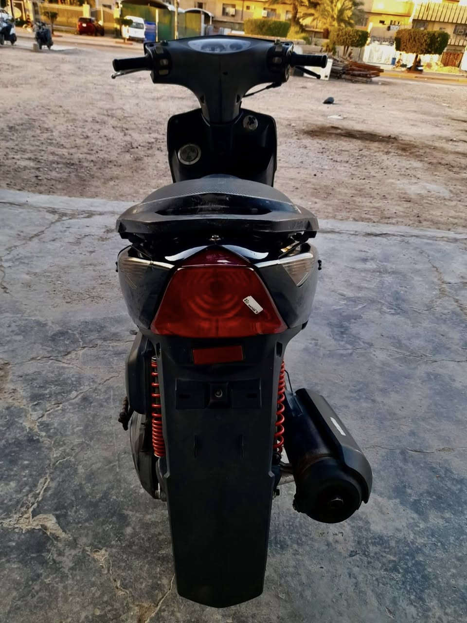 السلام عليكم دراجة ثعلب 140 بحالة الوكالة نضيفة شخط مابيها مكفولة مكينة وكفرات شلعة ومعدل تجي وتشوف بعينك خير من الله اوراق كاملة 625 وبيها مجال واتساب ***********
