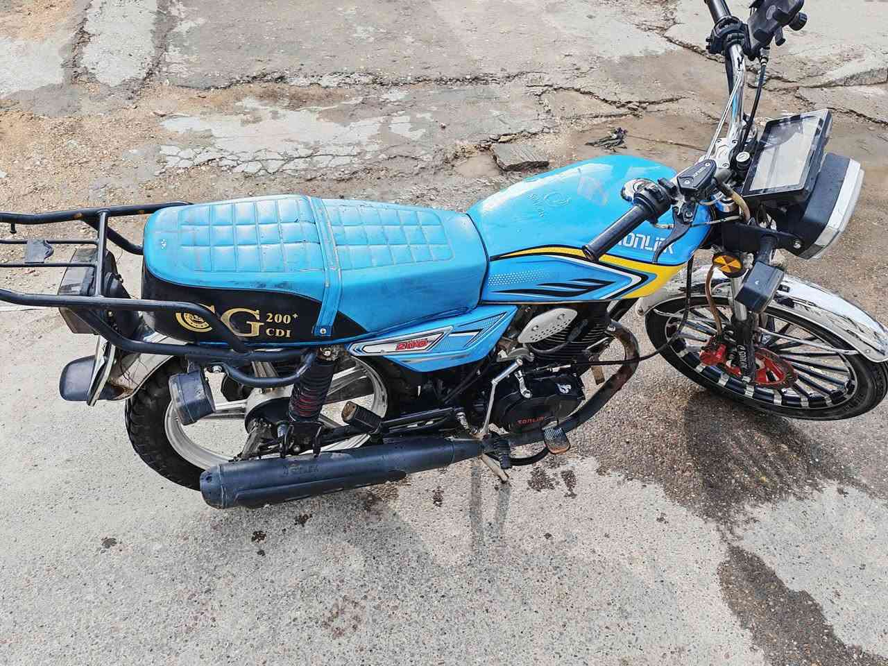 🚨 للبيع – دراجة سونك موديل 2025 🚨
🔥 دراجة نظيفة وجديدة تقريباً
✔️ محرك سعة 200
✔️ ما بيها أي نقص مهم
✔️ بعدها ما مرقمة
🔧 الملاحظات:
بيها نقص ستان الصفح
البريك الأمامي يحتاج تبديل
قمجي مال السرعة يحتاج تبديل
💰 السعر: 650 (وقابل للنقاش للجادين فقط)
📍 الموقع: الدورة – شارع ستين
📞 للتواصل: *********** (اتصال + واتساب)
