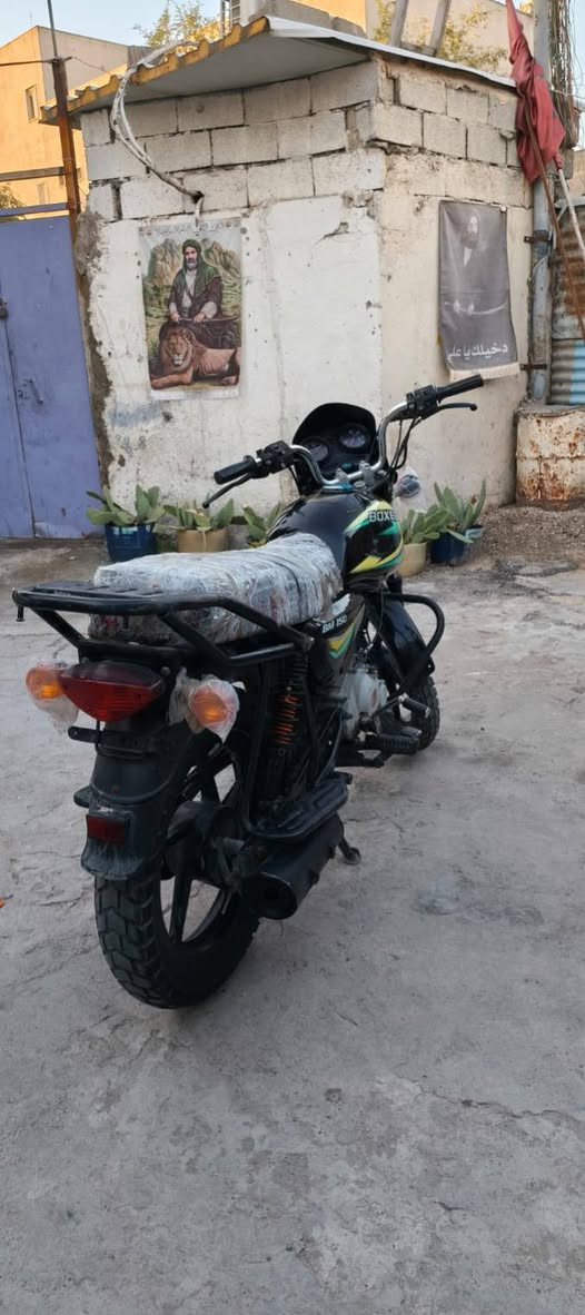 السلام عليكم ورحمة الله
دراجه بوكسر مديل 22 دراجه خير من الله  بس بيهه خيط تبخير  العنوان مدينه الصدر 
  ***********
