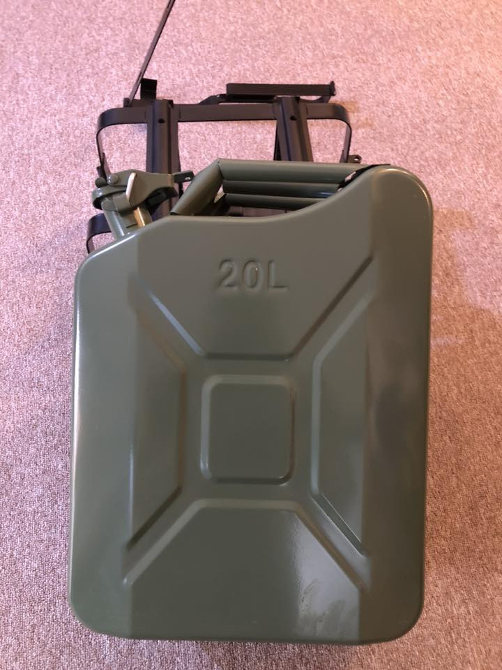 تانكي متعدد الاستخدامات سعة ٢٠ لتر  مع قاعدة الخاصه بي وستاند فتح وشد .. جديد وليس مستخدم يرهم لجميع سيارات الدفع الرباعي وسيارات الصيد : اخوان التانكي معروف سعره بالسوق ومامستخدمه ولاشاده ع سياره اشتريته وبعت السياره وماشديته… 
السعر ٥٠ الف وعامل عليه قبل لاتشتري باي مكان 
مكاني كربلاء ماعندي توصيل اللي يريده موجود وهذا رقمي *********** مامتواجد بالفيس
