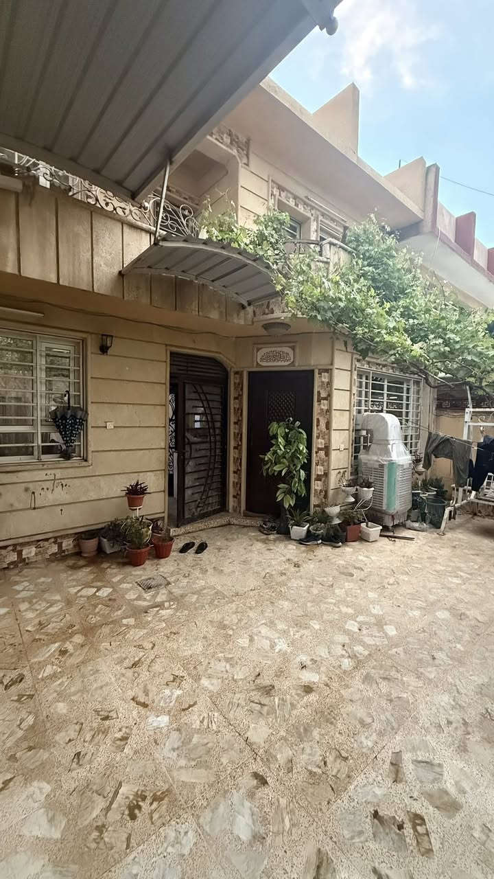 🌟 فرصة مميزة للسكن الراقي في حي الرفاق! 🌟

يعرض لكم مكتب أبراج المدينة لتجارة العقارات بيتاً للبيع بمواصفات رائعة وموقع استراتيجي، يجمع بين المساحة الواسعة والتحديث العصري.

🏠 تفاصيل العقار:
• 📍 الموقع: الموصل - حي الرفاق (موقع مميز جداً).
• 📐 المساحة: 200 متر مربع.
• 📏 الواجهة: 10 متر.
• ☀️ الاتجاه: شروق (إضاءة طبيعية ممتازة طوال اليوم).
• 🏗️ البناء والتحديث: بناء سنة الألفينات، ومُحدث بالكامل بتصميم عصري سنة 2022.

• 🛏️ التقسيم الداخلي: يحتوي على 6 غرف نوم واسعة (غرفتين في الطابق الأرضي، و 4 غرف في الطابق العلوي)، مما يجعله مثالياً للعائلات الكبيرة.

📞 للاستفسار وتحديد موعد للمعاينة، يرجى التواصل معنا:
• 🏢 المكتب: مكتب أبراج المدينة لتجارة العقارات.

• 📍 العنوان: الموصل - حي البلديات، الشارع العام، مقابل منتزه الكفاءات الأولى، قرب مطعم دجاج غازي.

• 📱 أرقام الهواتف:
• ***********
• ***********
• ***********

نسعد بتواصلكم وزيارتكم لمكتبنا!

#عقارات_الموصل #حي_الرفاق #بيوت_للبيع #مكتب_أبراج_المدينة #عقارات_العراق #الموصل #عقار
