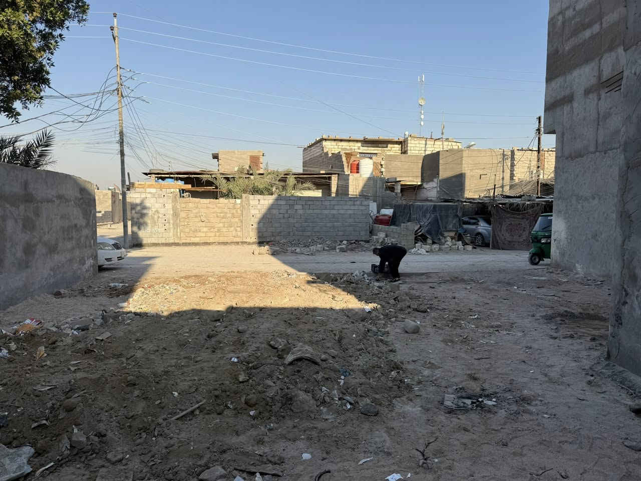 سلام عليكم قطعه ارض طابو زراعي سند 25 المالك عراقي  . 130 متر الواجهة 10 والنزال 13 في التنومه قضاء شط العرب قرب شارع ابو مهدي المهندس مقابل كوفي فانوس منطقه متكامله كهرباء ماء مجاري مقرنص . السعر 60 وقابل التفاوض .للستفسار والتصال  . ***********
