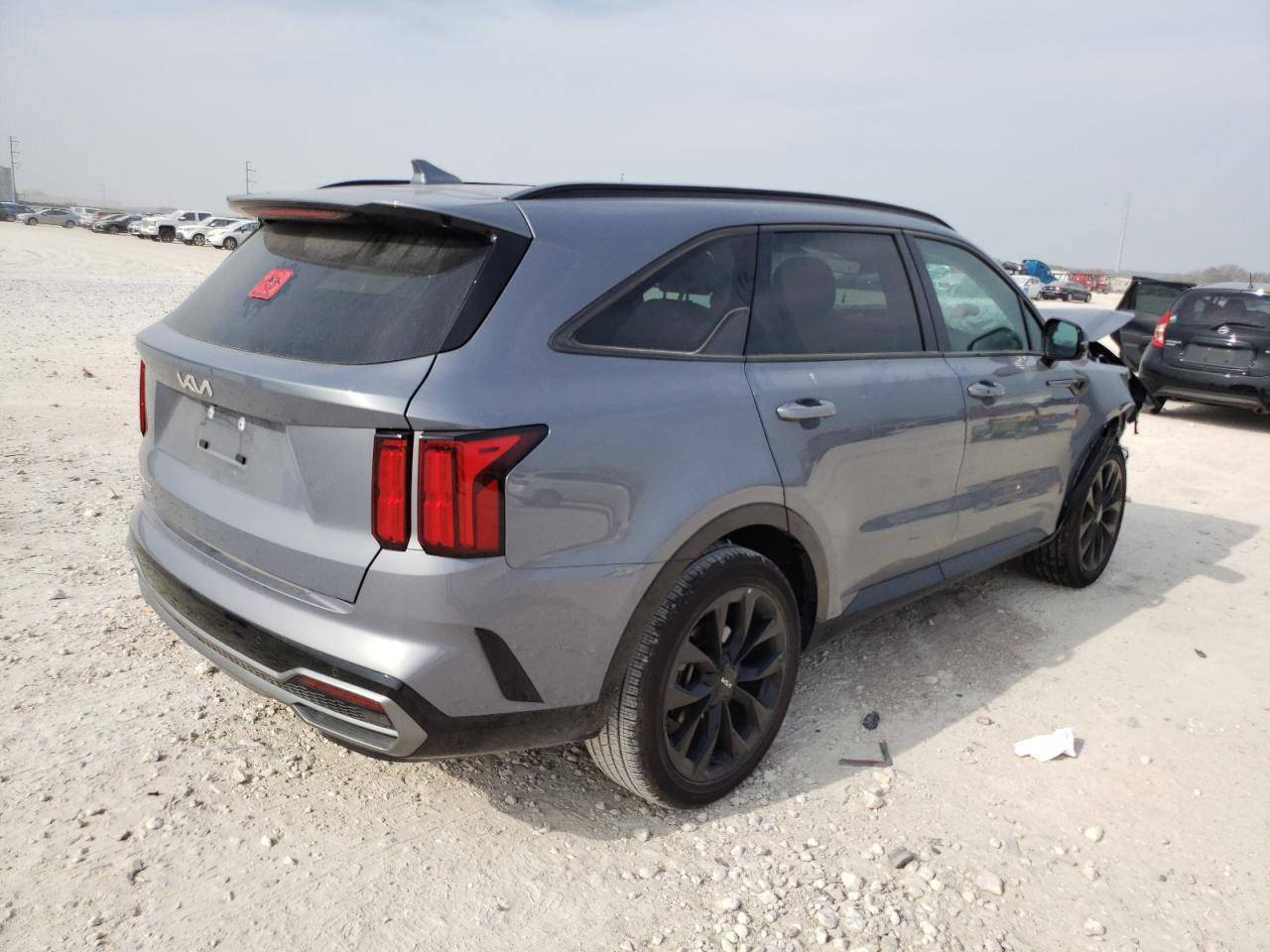 السلام عليكم من رخصه الادمن سورنتو موديل 2023 مكينه اربعه سلندر تيربو فول مواصفات السعر 235$وبيهه مجال لشراي التواصل على الرقم ***********
