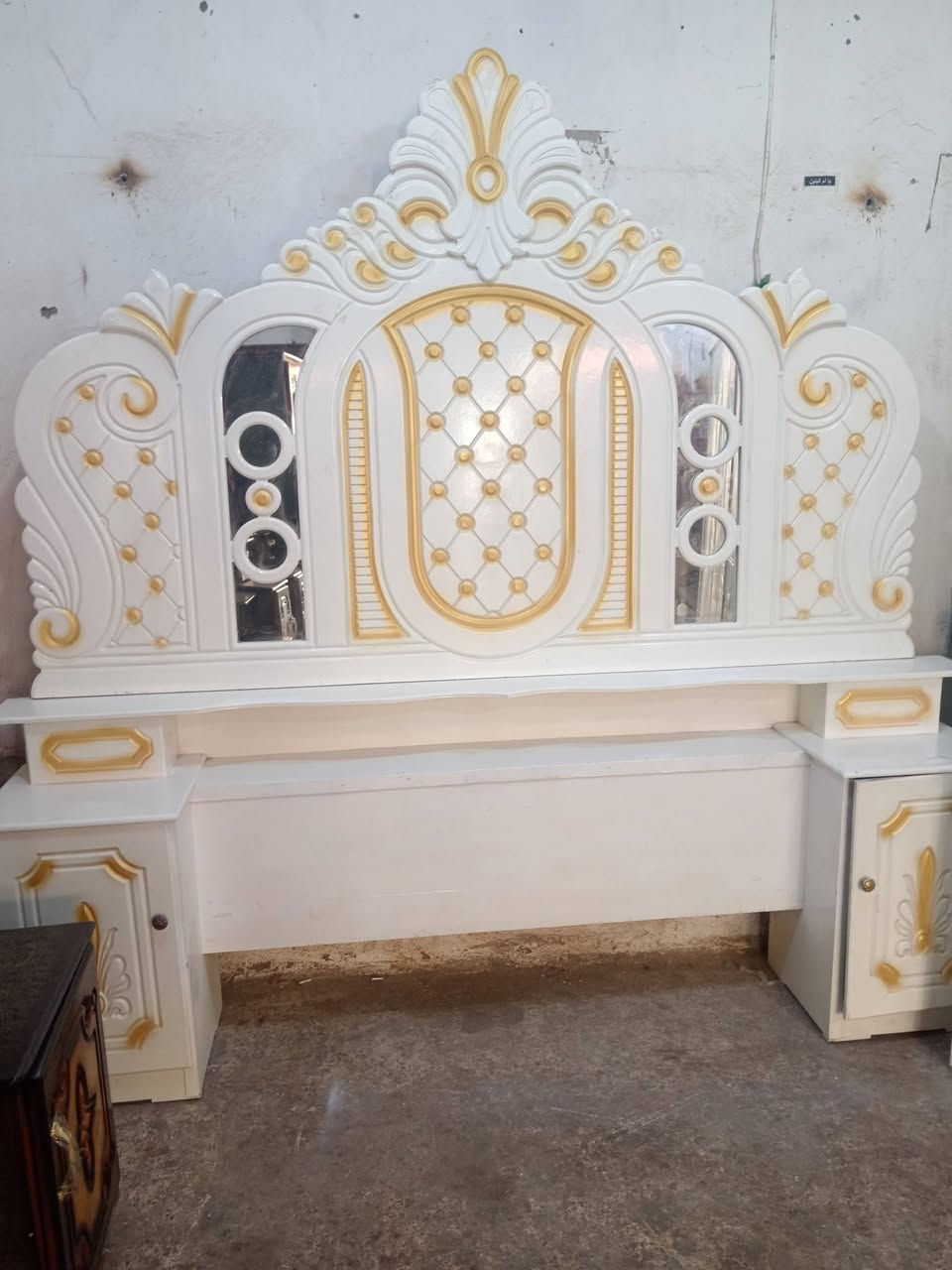 للبيع غرفه عراقي الوان ابيض السعر ٦٠٠ الرميثه مجاور اهل الذهب *********** ابو وهاب النجار
