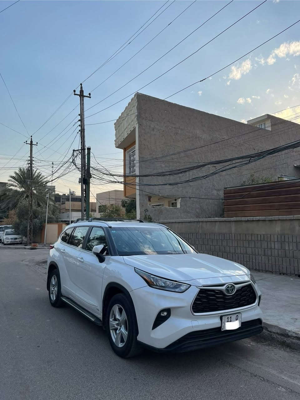 تويوتا هايلندر 2023 للبيع LE AWD هايبرد رقم بغداد الجديد باسمي مواصفات ال LE المعروفه كشن كهرباء وصندوق كهرباء ورادارات ماشيه 27 الف كيلو السياره جديده ونضيفه ومكانها بغداد للاستفسار ***********
