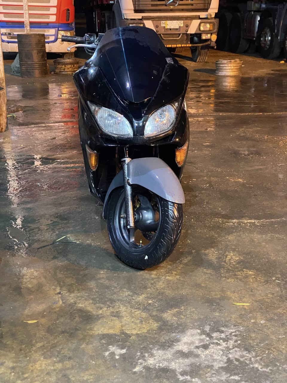 ‏سلام عليكم فواز صفر ثمانية للبيع كاملة من كل شيء لجة حلوة ونظيفة ناعم في الشارع وأنا قصي دخنت تاير زنون استفسار رقم تلفون***********
