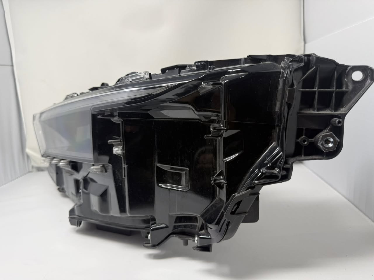 متوفر لايت كراون يسار 
نظافة 100 بالمية 
جديد وارد امريكي 

السعر 1200 دولار 

بغداد الدورة 
***********
