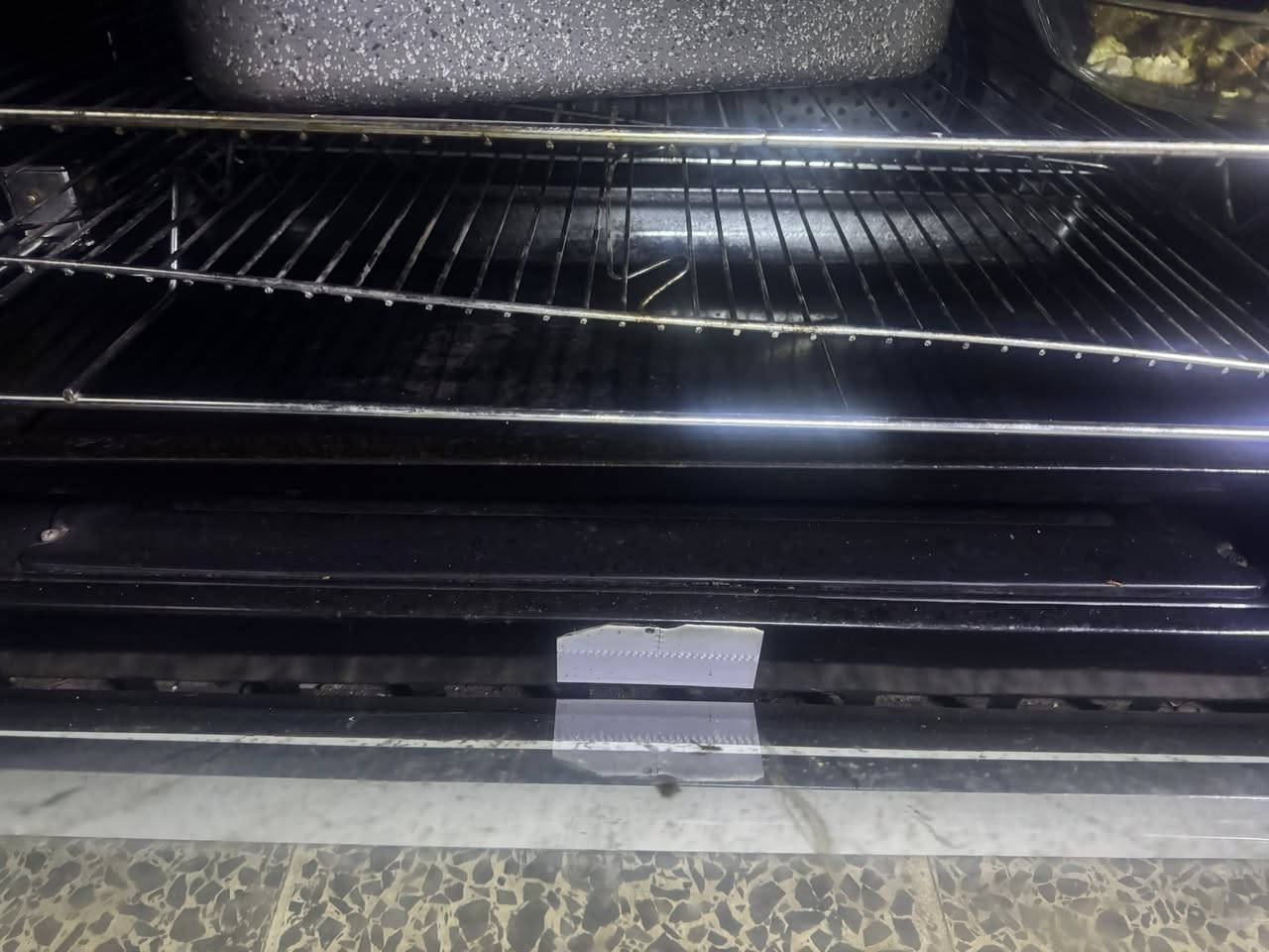 اثاث بيت كامل  مكاني السيديه رجاءا رجاءا بلا وعود كاذبه اللي ميشتري ليدخل خاص ولا يعلق ولا ينطي وعود كاذبه 
ثلاجه هيتاشي اكبر حجم جديده بعدها بالضمان سعرها ٨٠٠ 
كاونتر كامل مع ملحقاته طباخ و فرن و مايكرويف و مرشحه كلهم ب٥٠٠ الف 
كونفيرات عدد ٢ سعر الواحده ١١٥ الف 
بردات عدد ٣ لون جوزي ارتفاع مترين ونصف ب٧٥ الف 
بردات اوف وايت ارتفاع ٣ متر و ربع ٨٥ الف 
سخان عدد ٢ سعره ٧٠ الواحد 
غرفة نوم شبابي ٢٥٠ الف 
مغسله استخدام قليل ٨٥ الف 
مغسله بيها كسر ٣٠ الف 
جدوره فافون عدد ٤ ب ٢٠ الف 
نواعم مطبخ كلهم ٥٠ الف 
خلاط عصير ١٦ الف 
مقدمة جكليت ١٠ الاف 
راس الفهد ١٣ الف 
عربات عدد ٢ ديكور سعر الواحده ٣٠ الف  
كونسول ٥٠ الف 
ميز طعام راقي جدا ٨٠ الف 
مكاني السيديه


**إذا كنت صاحب هذا الإعلان وتريد حذفه لأي سبب، رجاءا أرسل رسالة إلى الدعم الفني**