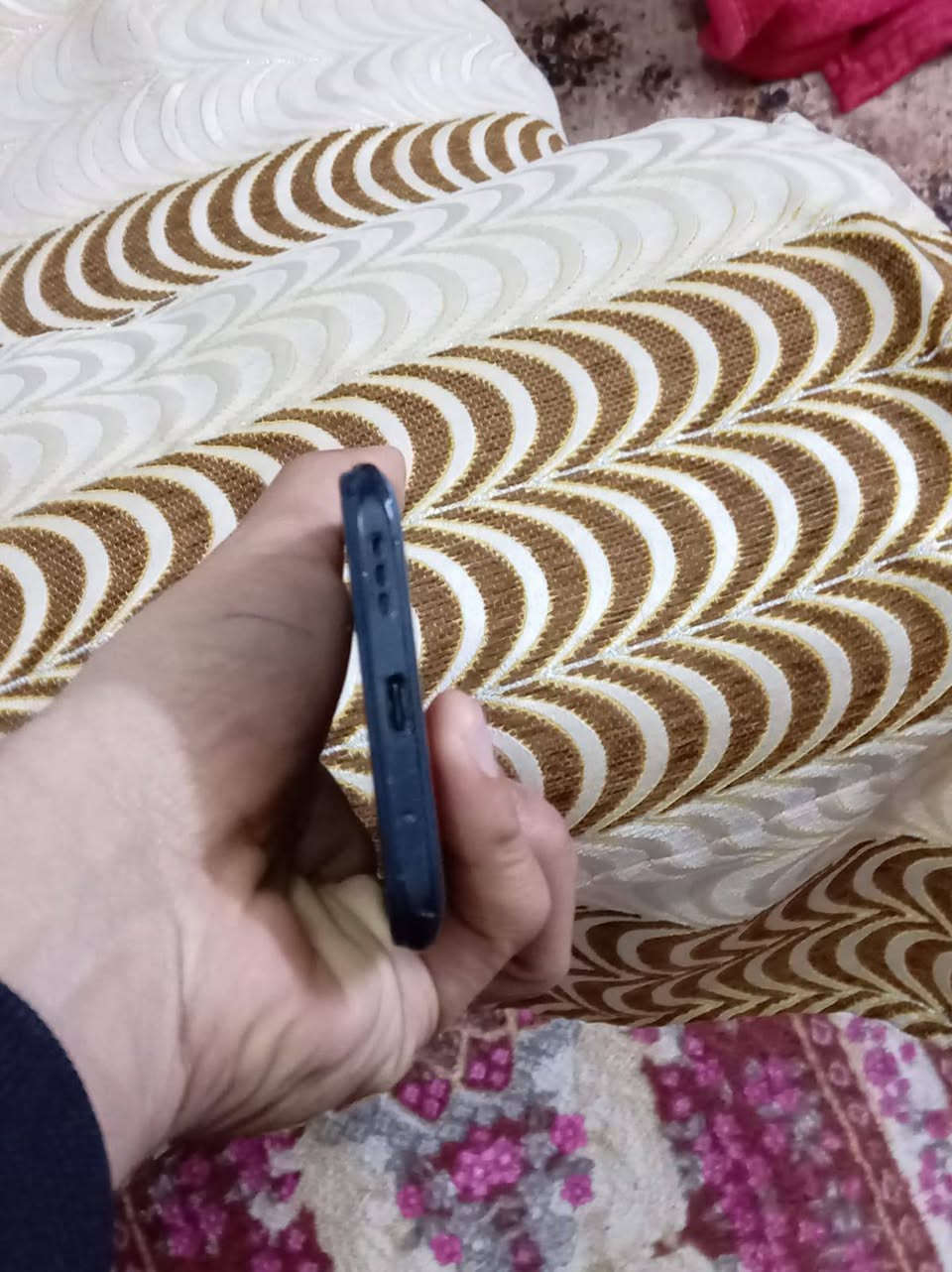 تلفون للبيع نواعه ريدمي نوت 10برو 5جي الذاكره128تلفون حلو ابد ما طاب تصليح كلشي شغال بي فقط الشاشه مكسوره وبسعر مناسب أو مراوس بايفون7بلاص او8 موجود عل خاص او الاتصال***********
