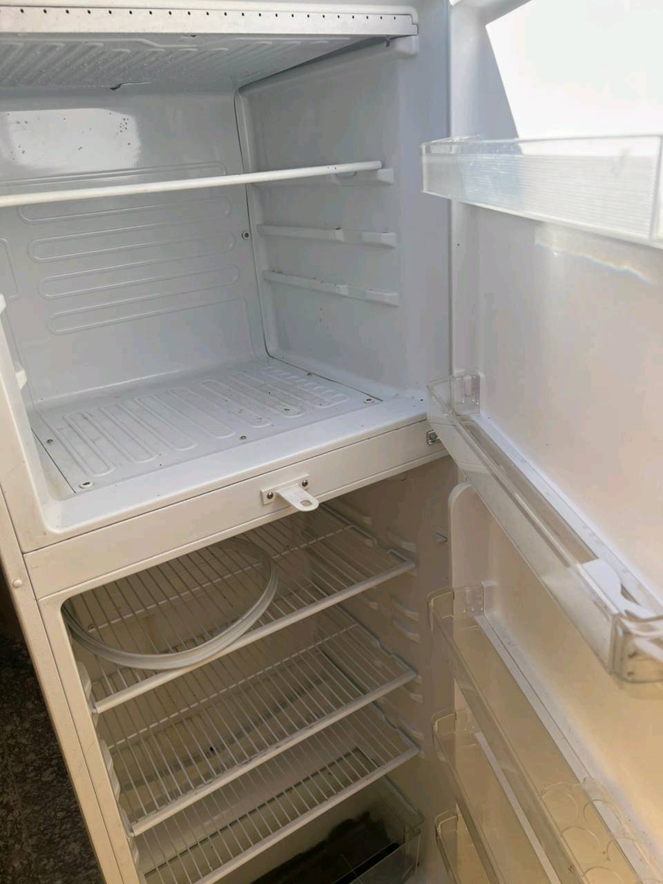 ثلاجه جديده مكاني كربلاء روضتين
أو غساله جديده بيع مال مستعجل 