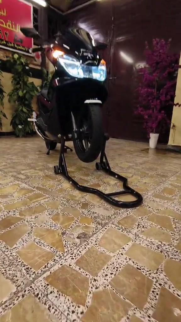 للبيع ( PCX) الجيل الثاني ( مزوده) ( سستم كاربون) ( ياباني) للاستفسار/***********/ حاوية رمبة مكفولة كفالة عامة من معرض دبي لبيع الدراجات اليابانية والكهربائية الاعضمية قبل خروج الكم بإدارة مهند الدبي
