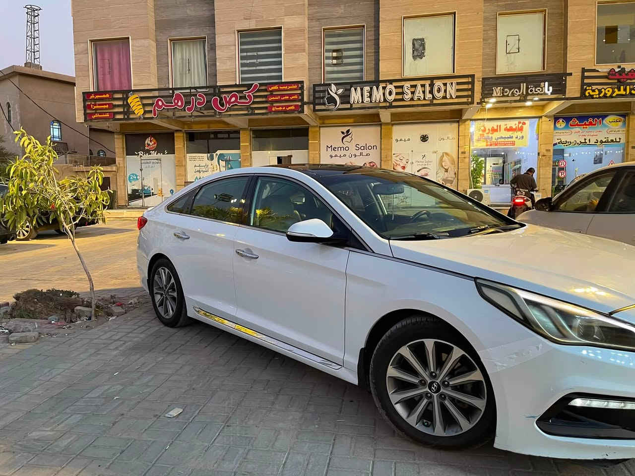 السلام عليكم للبيع
سوناتا 16 وارد امريكي 
رقم بغداد بسمي
فول مواصفات لمتتد 
بدون حادث حادثها دعاميه اماميه فقط لاتبديل ولا صبغ
بيها تكحيلات بصيطه سيارة ليبل واحد 
ماشيه 99 
عنواني بغداد الدورة
‏***********
