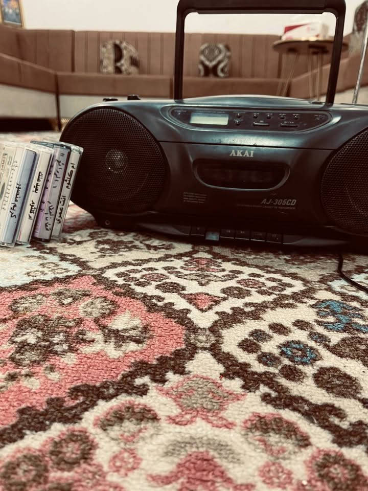 📻 لعشاق الزمن الجميل والأنتيك – 
مسجل وراديو AKAI للبيع! الماركة: AKAI الأصلية العريقة.
 الموديل: AJ-305CD.
 المميزات:
 مشغل أشرطة كاسيت (Cassette Player) لعشاق الأشرطة القديمة.
 مشغل أقراص مدمجة (CD Player).
 راديو مدمج بنقاء صوت ممتاز ورائع.
 مقبض علوي مريح لسهولة التنقل والحمل.

***********
