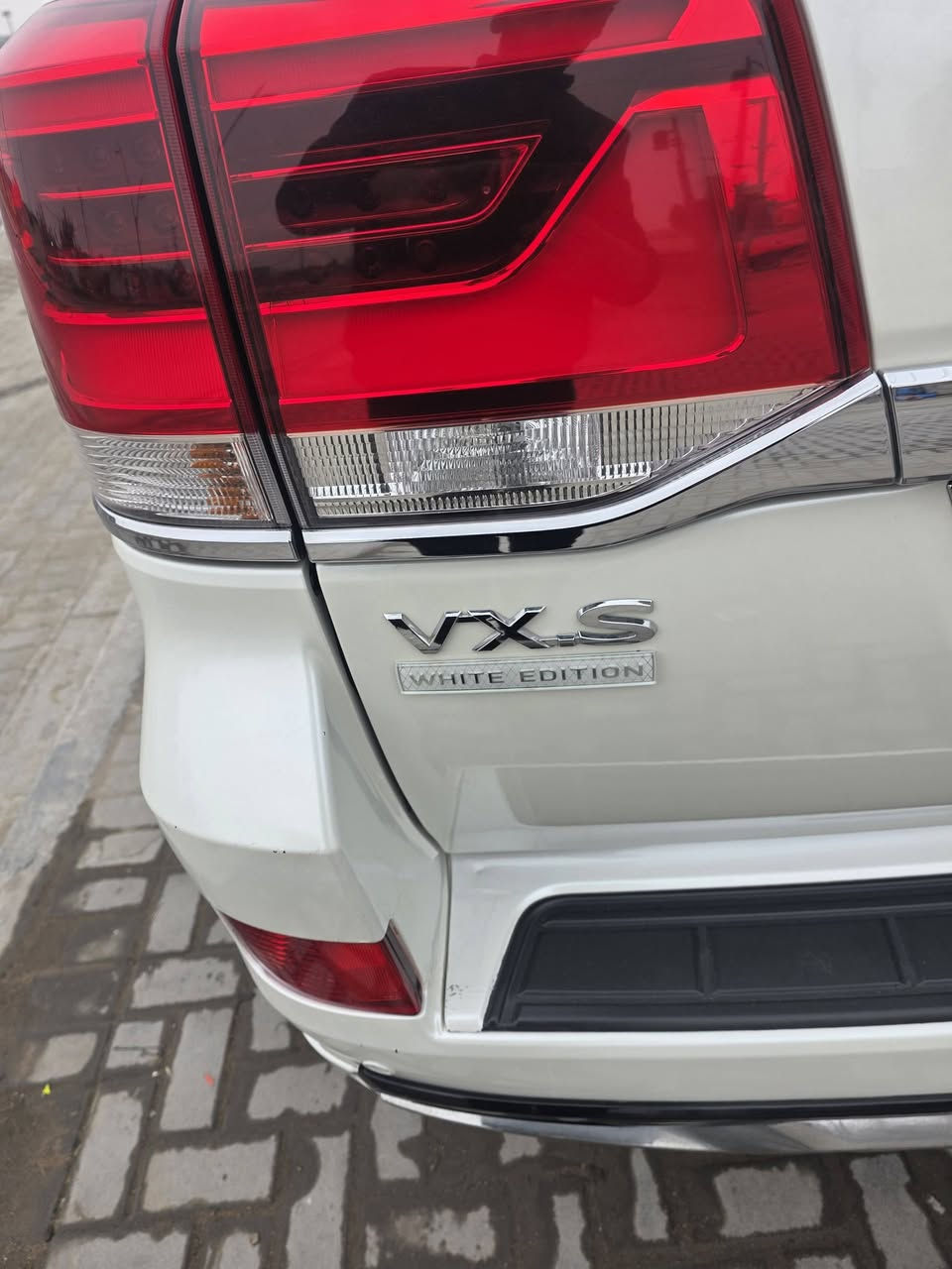 سلام عليكم لاندكروز 2017VXS
فول ماشي 79مكفوله كفاله عامه رقم اربيل مكانه بصره 
***********سعر 540
