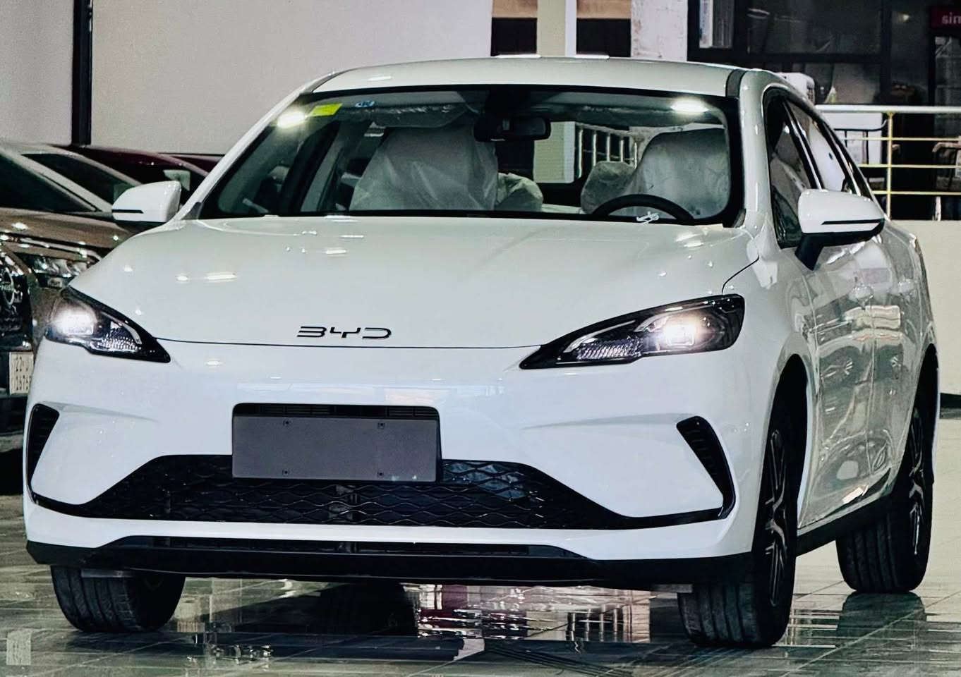 ﷽

‎(مجموعة شركات فراس الحمداني اربيل شارع ١٠٠ م )

BYD SEAL 05
ويل كروم 

الموديل : 2025

اللون : ابيض داخل ابيض 

السعر : 11,600 $$

المسافة المقطوعة : صفر كيلو متر ( زيرو )

حجم المحرك : 4 سلندر ( 1،5L )

محرك هجين ( بانزين - هايبرد - كهرباء )

نسخة DM-i

بدون رقم ترقيم شمالي ( اربيل - سليمانية - دهوك )

المواصفات : 

بصمة - كارت 
بصمة تغشيل عن بعد
بصمة باب
ويل كب كروم 
لايت زينون
اشارات ليد
اشارات مري
شاشة لمس
كشنات جلد لون ابيض
كير شكل جديد ( شخاطة )
هاند بريك اوتوماتيك
كاميرا خلفية
حساسات خلفية
وبقية المواصفات المعروفة 

العنوان : 

اربيل شارع 100 م مقابل الشركة العامة لتجارة المواد الغذائية 

للاستفسار والاتصال على الارقام التالية :

‎ابو علي  
***********
***********

حواس 

***********
***********

زيد 

***********
