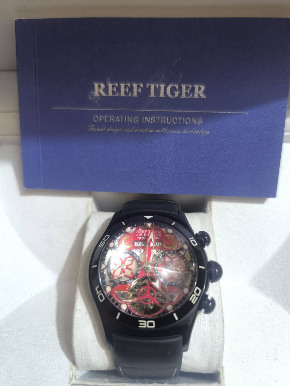 السلام عليكم ساعه ريف تايغراصليه مع جميع ملحقاتها وبسعر مناسب الاستفسار ع رقم ***********
