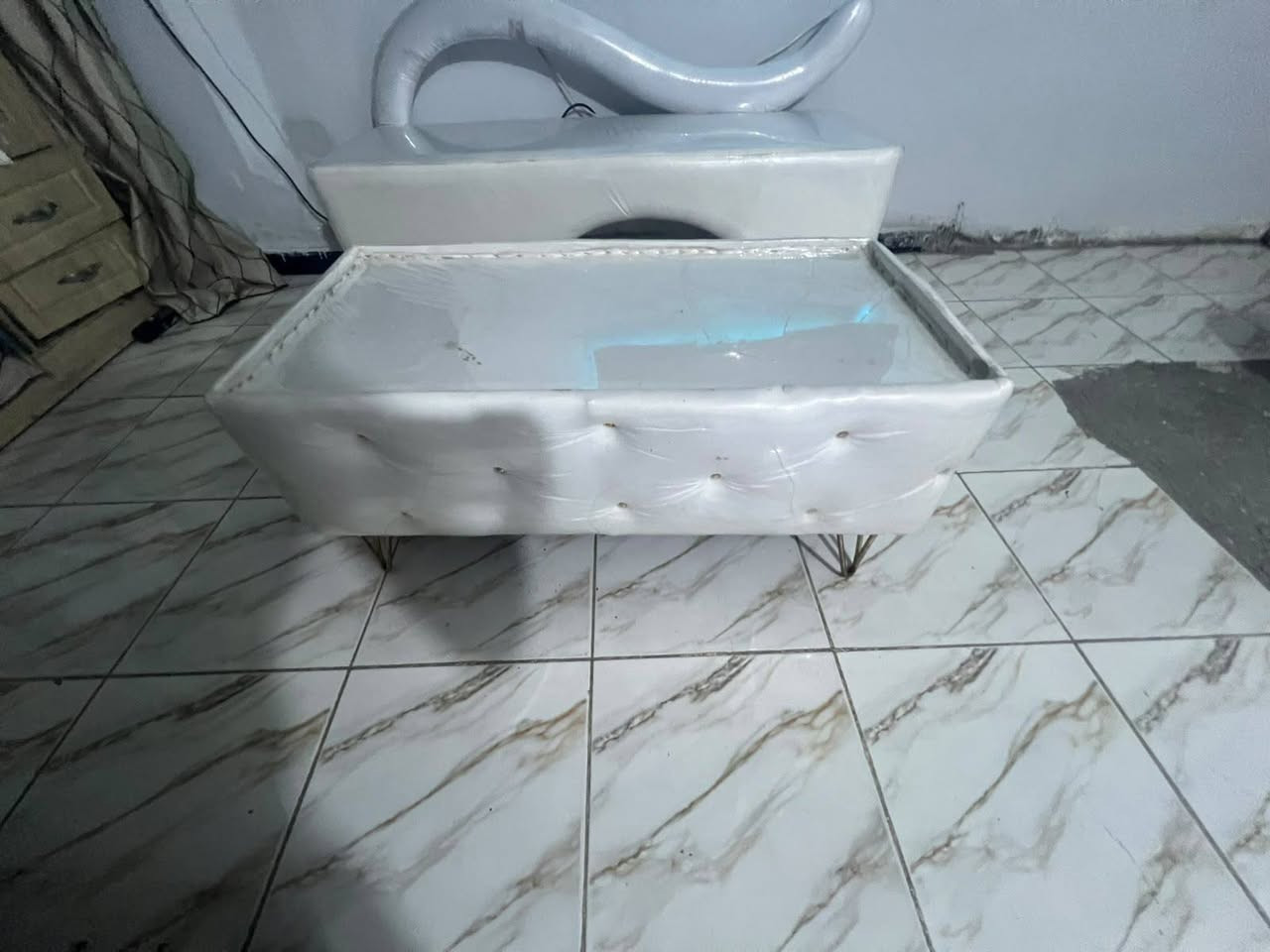 للبيع كراسي مستعمله سعر كرسي 3 شازلون جديده استخدام مره ***********
