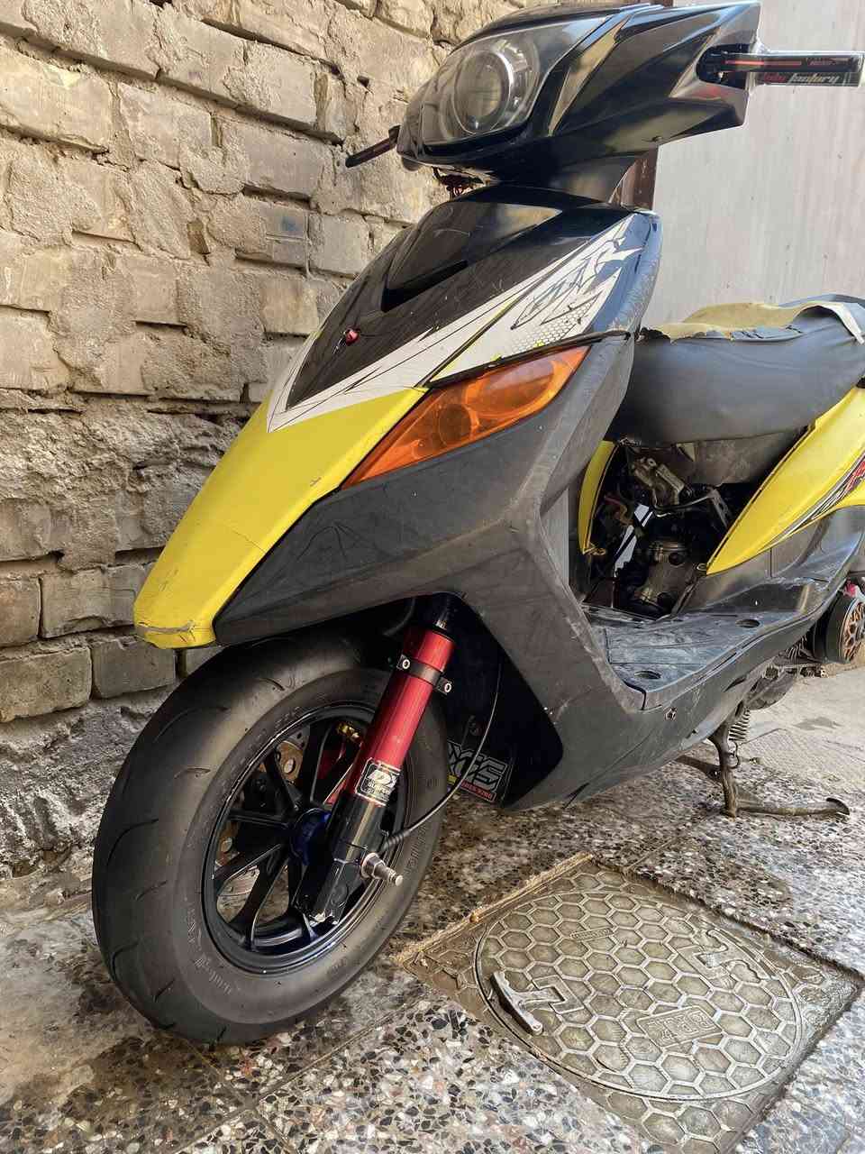 سلام عليكم شباب دراجه للبيع مزوده مكينه بلاد ممفتوحه ولشراي يتواصل واتساب على هذا الرقم ***********
