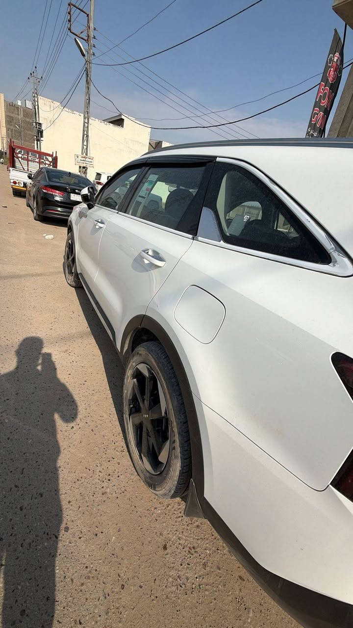 📍 الموقع: بغداد – الدورة
🔢 الرقم: إنكليزي باسمي
⚙️ المواصفات:
• محرك 4 سلندر 2500  اقتصادي وقوي
•ماشية 90 ألف فقط
• ويل 19 – شكل رياضي أنيق
• 7 مقاعد عائلية مريح
• جنطة كهرباء تفتح تلقائيًا عند الاقتراب
• بصمة دخول وتشغيل
• حساسات أمامي وخلف
• 4 أنظمة قيادة
• تشغيل عن بُعد
• تبريد 3 قطع
• داخلية جلد أوف وايت فاخر
🎖️ الضمان: من الدولية العراقية لغاية سنة 2029
🛠️ يشمل تبديل دهن وفلتر من الشركة
💰 السعر:265 ورقة (بيه مجال)
🚗 مكفولة من كل شيء
فقط طخه بسيطة بباب السائق – موضحة بالصورة (أقل من شبر)
📞 للاستفسار:***********
