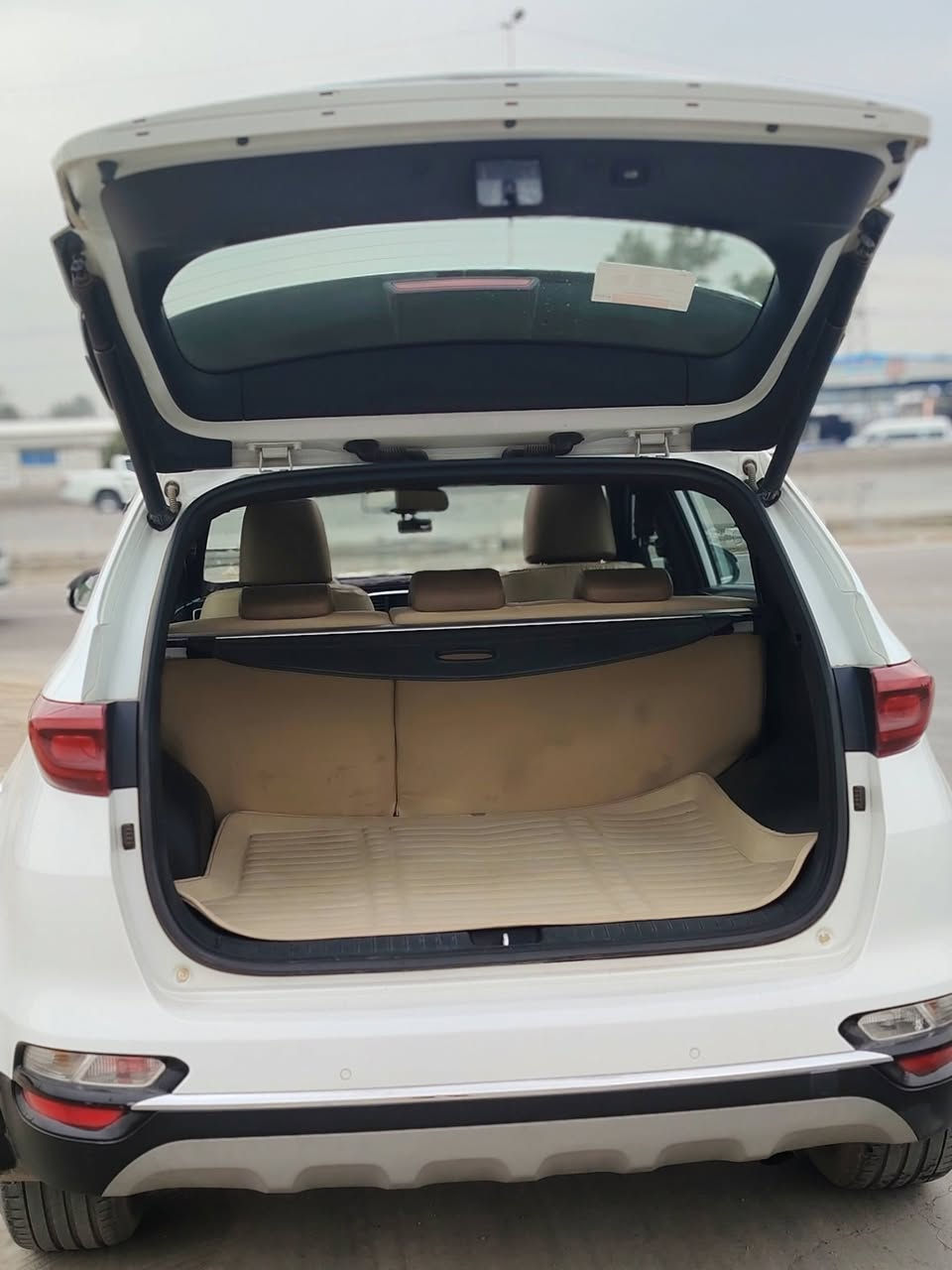 كيا سبورتج خليجي.                                                              موديل 2019 محرك 2000 دوش.                                                                          فول مواصفات واحد على واحد                                                                 بنوراما و بصمة أبواب بصمة تشغيل  سايد برك بصمة                                                               صندوق كهربائي ثلاث انضمة شاشة كبيرة شحن واير ليس    وبعد بيهة هواي مواصفات ماشية 98 / بيهة باب و جاملغ بدون دواخل السونار موجود بل منشور / رقم السياره بغداد مكان السياره بغداد السيارة بسمي / رقم الهاتف ***********
