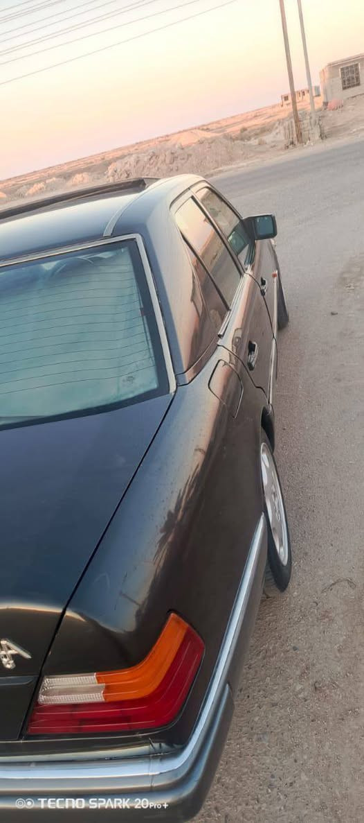 مارسدس دب للبيع كما موضح أمامكم في الصورة النضافة هاذا رقم راعيها المكان الدير ***********
