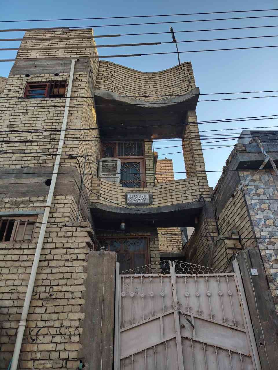 بيت للبيع مكان ممتاز حي الحر شارع المستوصف الفرع ثاني
100 متر طابقين بناء حديث
***********
