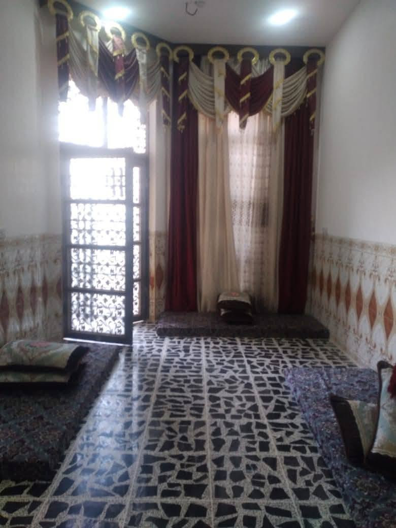 مشتمل للبيع 
في التوزيع الجديد 
البناء طابوق طابق واحد 
المساحه 125م
شارع 15
مكون من استقبال +غرفه+مطبخ +صاله+ حمام
الارضيه كاشي مرمر اي نقص مابيه 
السعر /77 بي مجال للشراي
الهاتف/ ***********
الهاتف/‏‪***********‬‏
