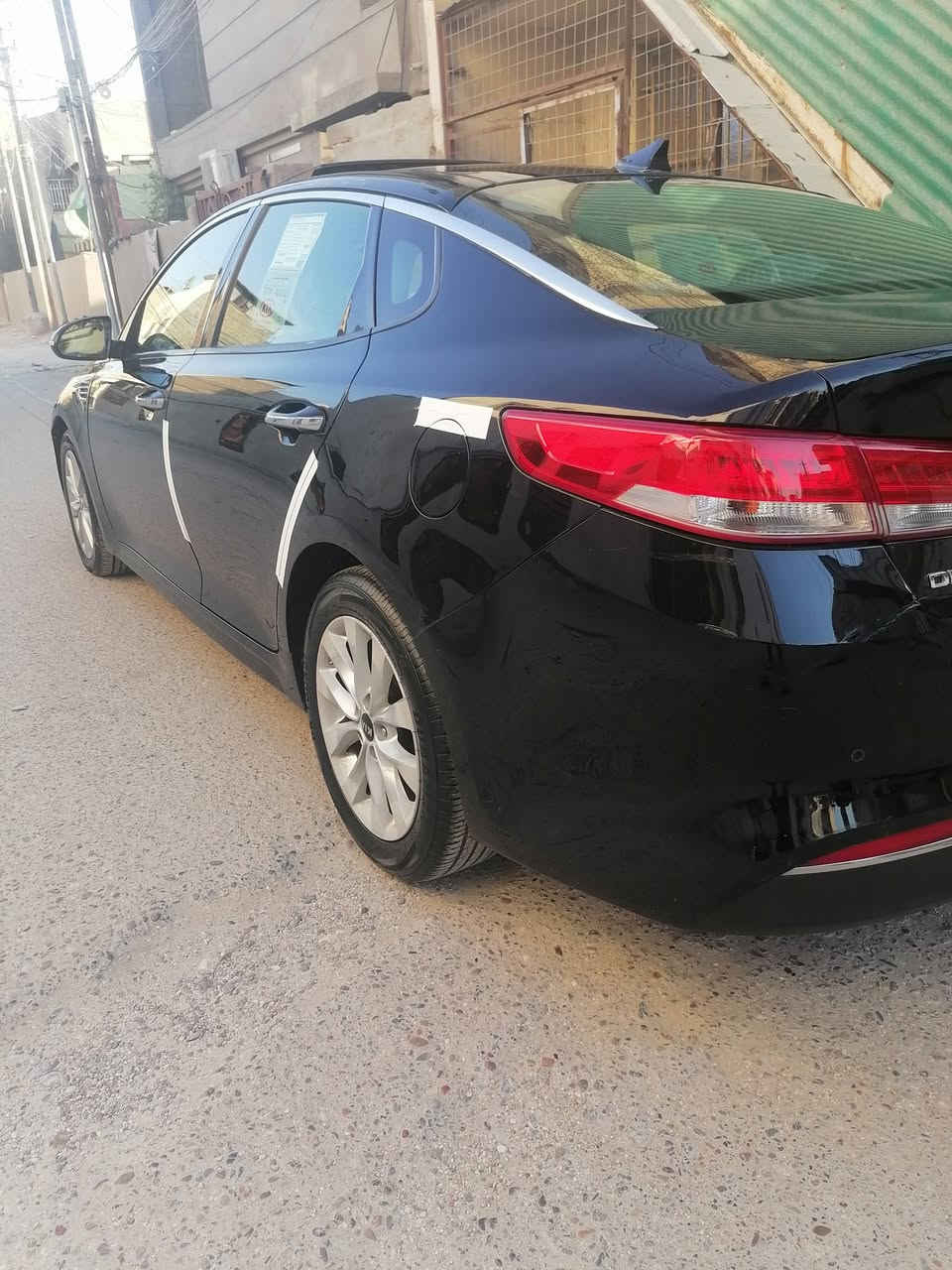 ألسلام عليكم ورحمة الله وبركاته
كيا اوبتيما وارد أمريكي موديل 2016 vip ex 
مكينة ٢٤٠٠ gdi المرغوب مكفولة 
كير عادي واوتو ثلاث وضعيات قيادة ايكو نورمال وسبورت مكفول 
أربعة دسك
صدر كلة جديد مع تخم تاير حتى السبير جديد
تبريد ثلج وتدفئة قطعتين أمامي وخلفي منضومة جديدة 
هندبريك بالرجل
اتوهولد
مود درايف وكروز سرعة
رادارات جانبية وامامي مانع تصادم 
تحكمات ستيرن شفتات كلهة شغالة
كشن خزن ميموري وتحكم كهرباء جهتين وتدفئة وتبريد وجلد أسود ملكي
شاشة بلادي وكامرا دوارة حساسات كاملة
اشاير بالمري ومري قلاب ترحيب
لد ترحيب بيدة الباب
بصمة أبواب وبصمة تشغيل وبصمة صندوق
فتحة سقف بانوراما ثلاث طكات
جام السيارة كلة مغلف بطبقة تقلل دخول اشعة الشمس للسيارة
لايت زنون اصلي ويل كب اصلي
جامة أمامية وهزة وملسق وسنوية ورقم كلة جديد وباسمي شخصيا
حادث السيارة فقط البنيد وخشم الجاملغ ٤ أصابع صبغ فقط وبيهة هنا بالعراق مكانين بارد زغار السعر ١٢٠ وبيهة مجال حق الجية مكان السيارة بغداد الأمين الثانية قرب جامع المحسن حيدر ***********
