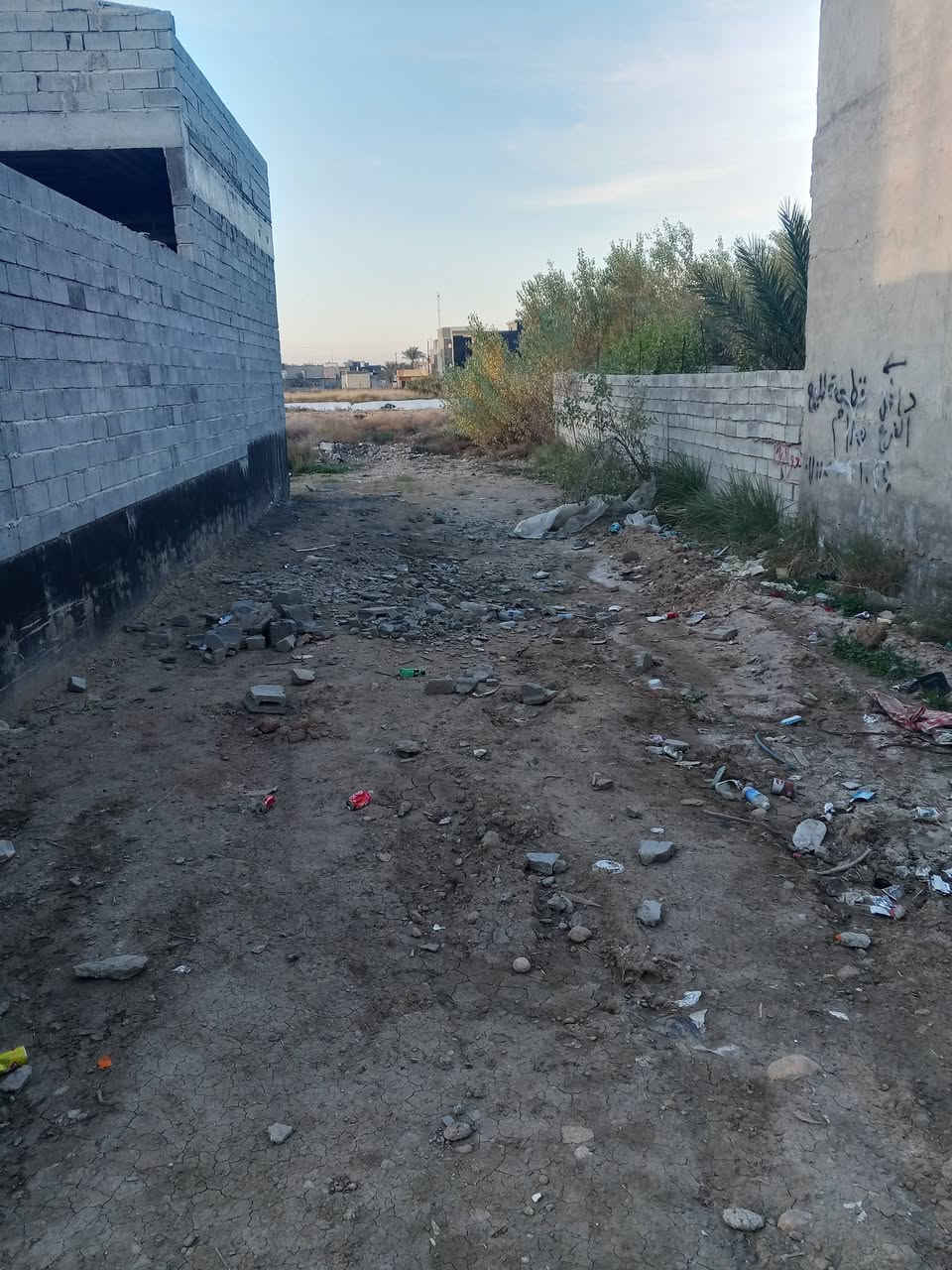 قطعه أرض للبيع المساحه 185متر موقع الأرض شارع أسواق الغدير خلف دور القظات طابو زراعي 
***********
