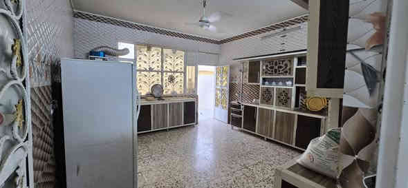 بيت للبيع  (   ركن ) حي طارق على قديم قرب شيخ كاظم صلف
المساحة.   360 م
الواجهة. 12 م
النزال. 30 م
يحتوي على  كراج وحديقه وصحيات واستقبال ومطبخ وصاله على  عرض البيت و2 غرف نوم و السطح كامل شتايكر 

السعر ١٥٠  وبي مجال 
الاستفسار على  هذا الرقم.    ***********
