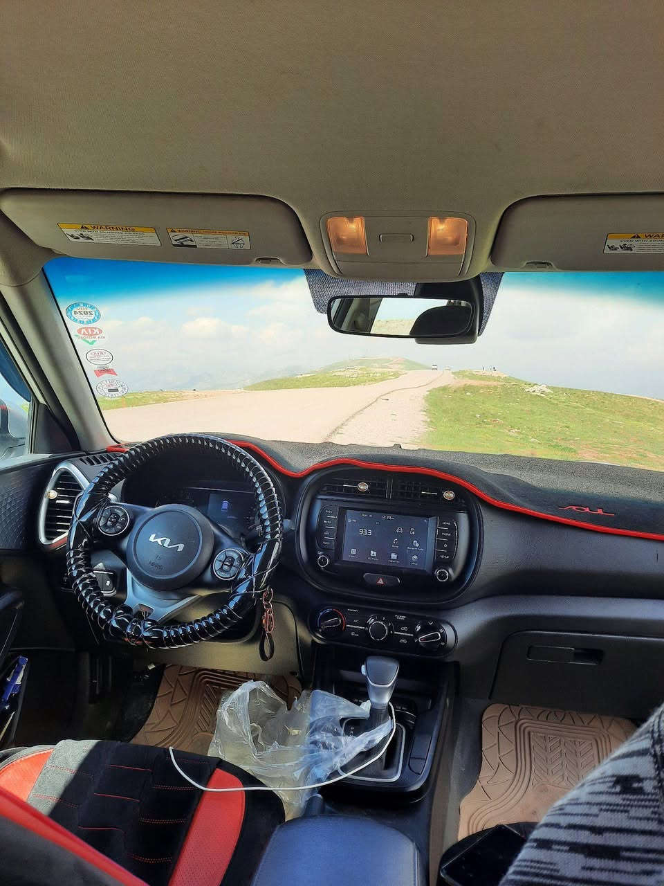 للبيع كيا سول 21 وارد امريكي  نظيفة ماشية 60000 وقابل للزيادة مع رقم سليمانية مميز ...حادث السيارة بونيد وجاملغ يمين .السيارة فئة s ومحرك 2000 بيها هواي مواصفات من شاشة ورادار وخروج عن المسار وتوقف ذاتي ..السيارة معروضة ب20  مليون وبيها مجال للي جاد ويريد يشتري ومكان السيارة بغداد/ حي الجامعة 
*********** اتصال او واتساب
