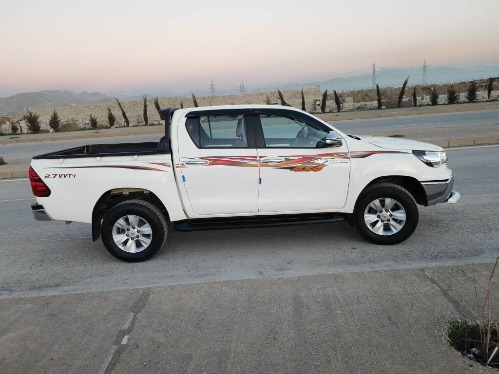 توێتا مەرزیە 2016 رەقەم سلێمانی برێمی دەرجە یەک  دەبڵ اکسل گێر حادی ئیکۆ شاشە و کامێرا سەنەوی ساڵێکی ماوە بەناوی خۆمە بێ بۆیاغ تەنها دوجێگای pdr هەیە گێرو مەکینەی نەکراونەوە بەشەرتن یەک دینار مەسرەفی نیە  بای 228 گەڵایە مەجالێکی کەم .
***********
*********** رانية, السليمانية
