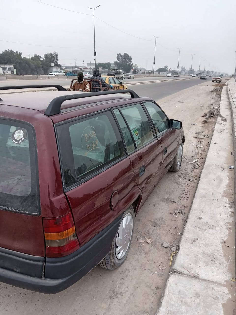 السلام عليكم شباب استرا للبيع سياره اخوهم تاير حداديه سنويه لل 27 و 35 وبيها مجال+964 780 503 2445
