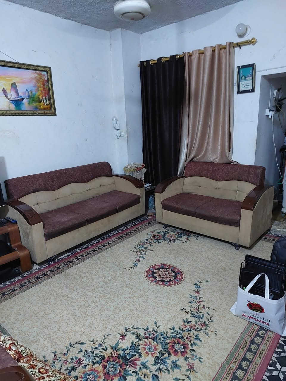 سلام عليكم من رخصة الادمن. موجود عندي اثاث مستعمل للبيع
تلفزيون ملون بس قديم و ميز تلفزيون خشب و ثقيل و زجاج 250 الف
طبلات خشب ثقيل وحدة كبيرة و اربعة صغار 150 الف
سيت قنفات عشر مقاعد 250 الف


**إذا كنت صاحب هذا الإعلان وتريد حذفه لأي سبب، رجاءا أرسل رسالة إلى الدعم الفني**