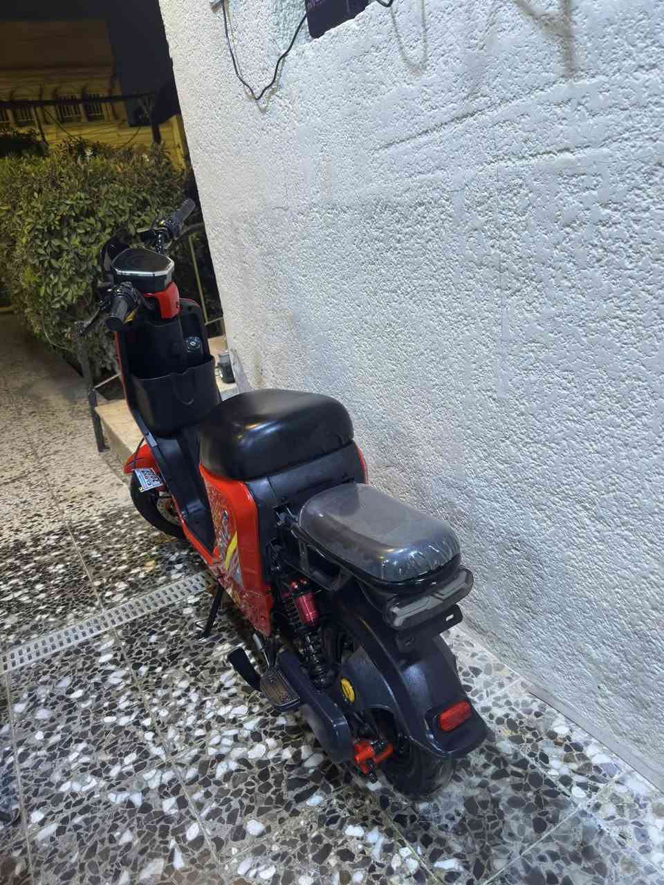 السلام عليكم بايسكل شحن ار 10 للبيع كلشي شغال بي وكلشي مامبدل بي السله والمرايات والتجوه والشاحنه موجودات والبايسكل بلباكيت خمس بطاريات والبطاريه 20انبير الوحده الرقم***********وتساب والسعر 425وبي مجال لطيبين
