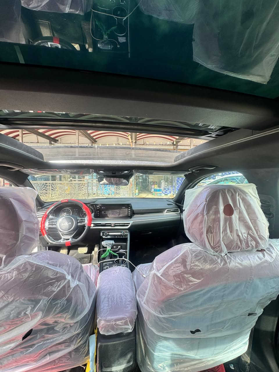 كي فايف K5
موديل 2022 جيتي لاين
محرك 1600 توربو
‎اللون ابيض
 رقم بغداد، معوقين، وكالة 
حادث بنيد بدون يرباك بس ايرباك برده
✅فول مواصفات ✅
1-بصمه+تشغيل عن بعد
2-شحن هاتف لاسلكي 
3- قياده ذاتيه ؏ الخطوط السريعه
4- هاند بريك بصمه 
5- سقف أسود 
6- مثبت سرعه 
7-نضام ABS
8- مانع انزلاق
9-حساس أطارات 
11-شاشة كبيره
12- كامره دواره+ اربعة كامرات محيطية+360
13- كشافات امامي
14 - تاير وويل بلادي حجم 19 
16-رادار جانبيه+ رادارات امامية وخلفية
17-مراقبة النقطة العمياء
18-رادار الخطوط البيضاء 
19-اشاير بالمري 
21-الداخل بلاك ادشن 
22-‏ مقعدين كهربائي
23-لايتات ‏4 عدسات 
24-نضام قياده سبورت +سوبر سبورت +نورمال  + ايكونامي
26-فول تحكم ستيرن
27-كير أوتو + عادي
28- ئوتو بريك 
29- ‏ ‏الخريطه
31- ستيرن حرف D  
32-‏Led +  زينون
33-السياره فول رادرات
34-التشغيل عن بعد
‏AUTO HOLD-38
39-تصميم خارجي رياضي
41-نظام الملاحة
42-مصابيح خلفية LED
43-مصابيح ضباب LED
44-لاسلكي Android Auto  
السياره وارد امريكي 
ماشي :52 كيلو متر 
للاستفسار او الاتصال***********☎️
