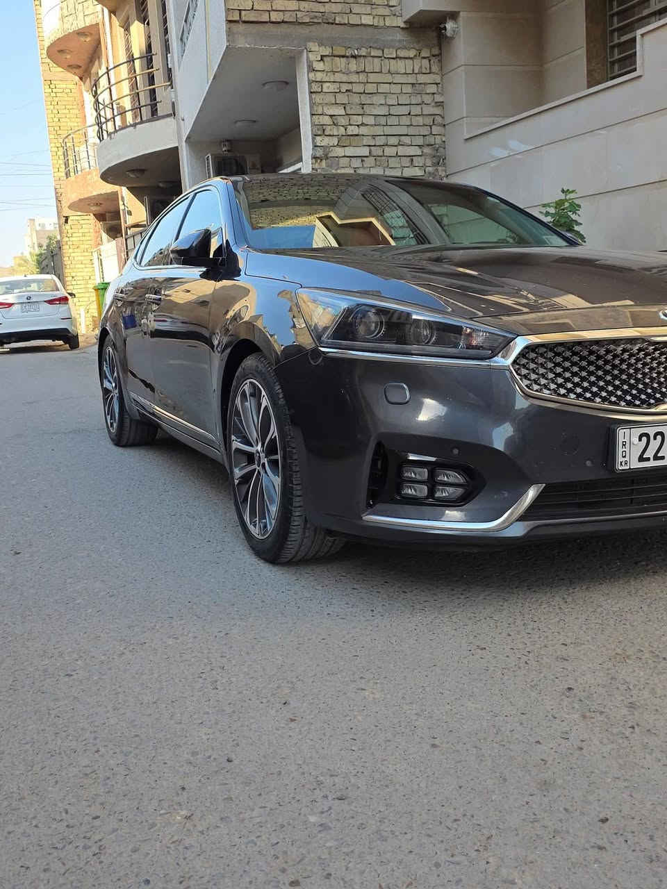 سلام عليكم
للبيع كيا كادنزا خليجي فووول مواصفات موديل 2018 بي جاملخ الخلفي صبغ 
السيارة خير من الله ترايهه مناقصهه اي شي 
صدر امامي وخلفي كله جديد اصلي وكالة السيارة برغي مابيهه نقص من كلشي 
بصمه 
بانوراما
كشنات جلد تدفئه
ويل قياس ١٩
تخم تاير جديد
السعر ١٧٥ ورقة
العنوان بغداد جميلة 
*********** احمد
