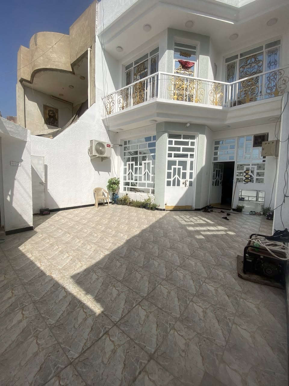 بيت للبيع بداية شارع القاضي قرب مكتبة الشيخ
المساحة ١٣٠ 
٣ غرف نوم 
استقبال 
مطبخ
صالة 
صحيات شرقي وغربي


**إذا كنت صاحب هذا الإعلان وتريد حذفه لأي سبب، رجاءا أرسل رسالة إلى الدعم الفني**