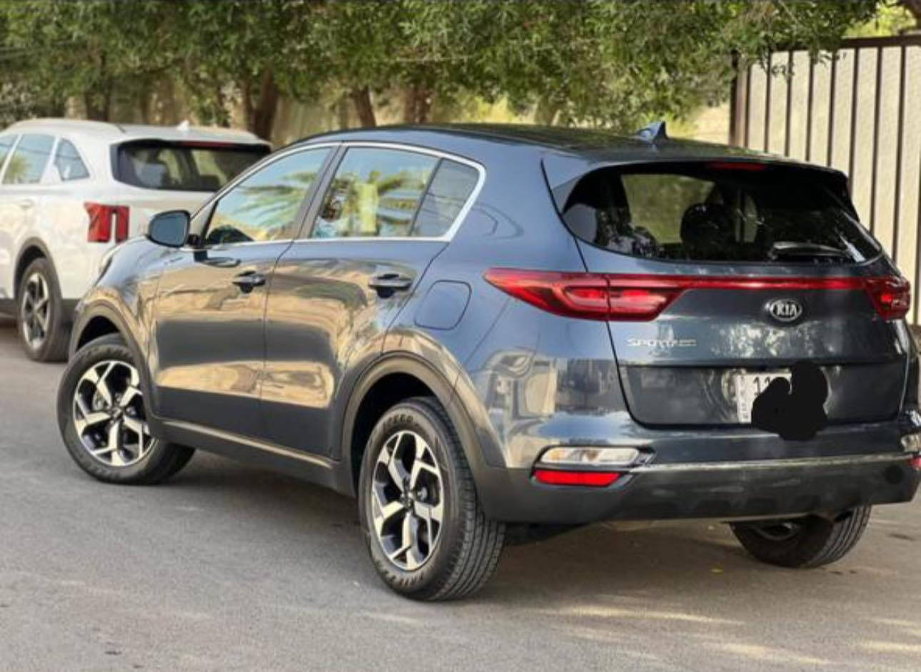 سلام عليكم سبورتج موديل 2021. وارد امريكي حادث  جاملغ والبنيدمصبوغ سياره جديده مابيه نقص ماشيه 70 فور ويل شاشه لمس كامره تحكمان فول كشنات جلد  رقم بغداد  بسمي مكان السياره يغداد السعر 170 او بيه مجال التواصل على الرقم ***********
