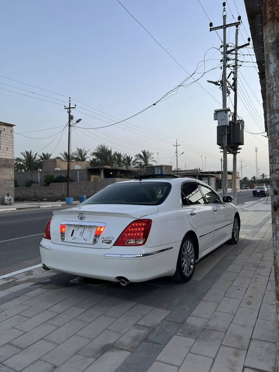السلام عليكم للبيع فقط بدون مراوس
ماجستا اصولي مديل 2007 قرار 102 كفاله عامه تسجيل الجديد السياره بيها هزه باقي الرقم والكمرك سعر 117 وبي مجال بسيط 
5 دكم فول مواصفات لون صدفي فتحه داخل بيجي غرفه جلد صاج عسلي جوبلسات لايت زنون عدسه دوار مكينه V8.  4.300 مري شفط وأشاره وهيتر دركه صاج 3 بردات خلفيه 12 دكمه خلفيه كشنات 4 كهرباء وهيتر كشافات زنون تحكمات استيرن جهتين ثلاجه خلفيه نفلكيشن خرايط كشن خزن ميموري حساسات خلفي امامي خمس بصمات  السياره حلوه وجاهزه من كلشي وجديده 
مكان بصره قضاء المدينه 
***********
