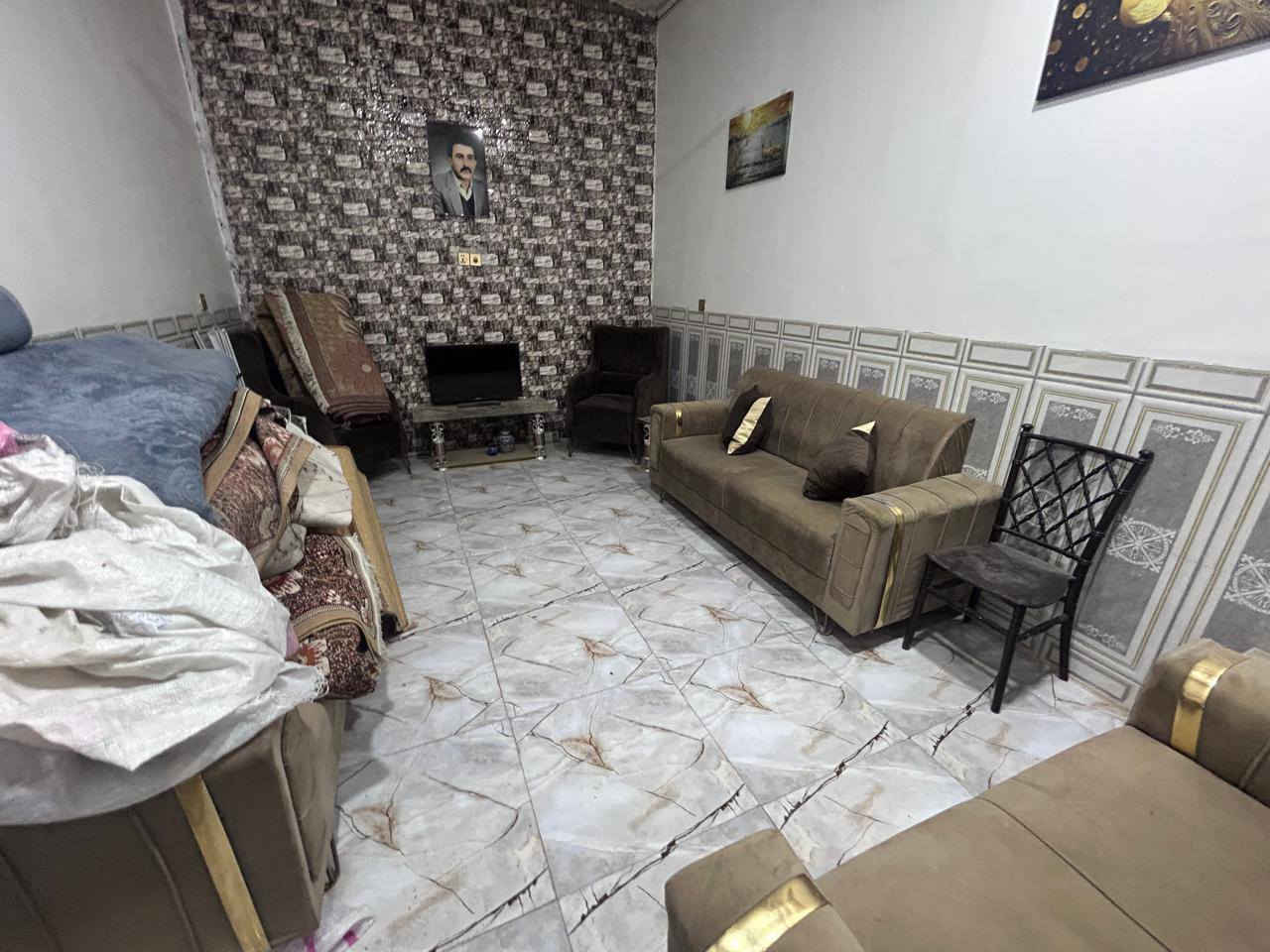 السلام عليكم
غرفه نوم 300
كنتور بابين تساكم 200
ديوان 300
تخم 250
مبرده لوك جديده 150
***********
