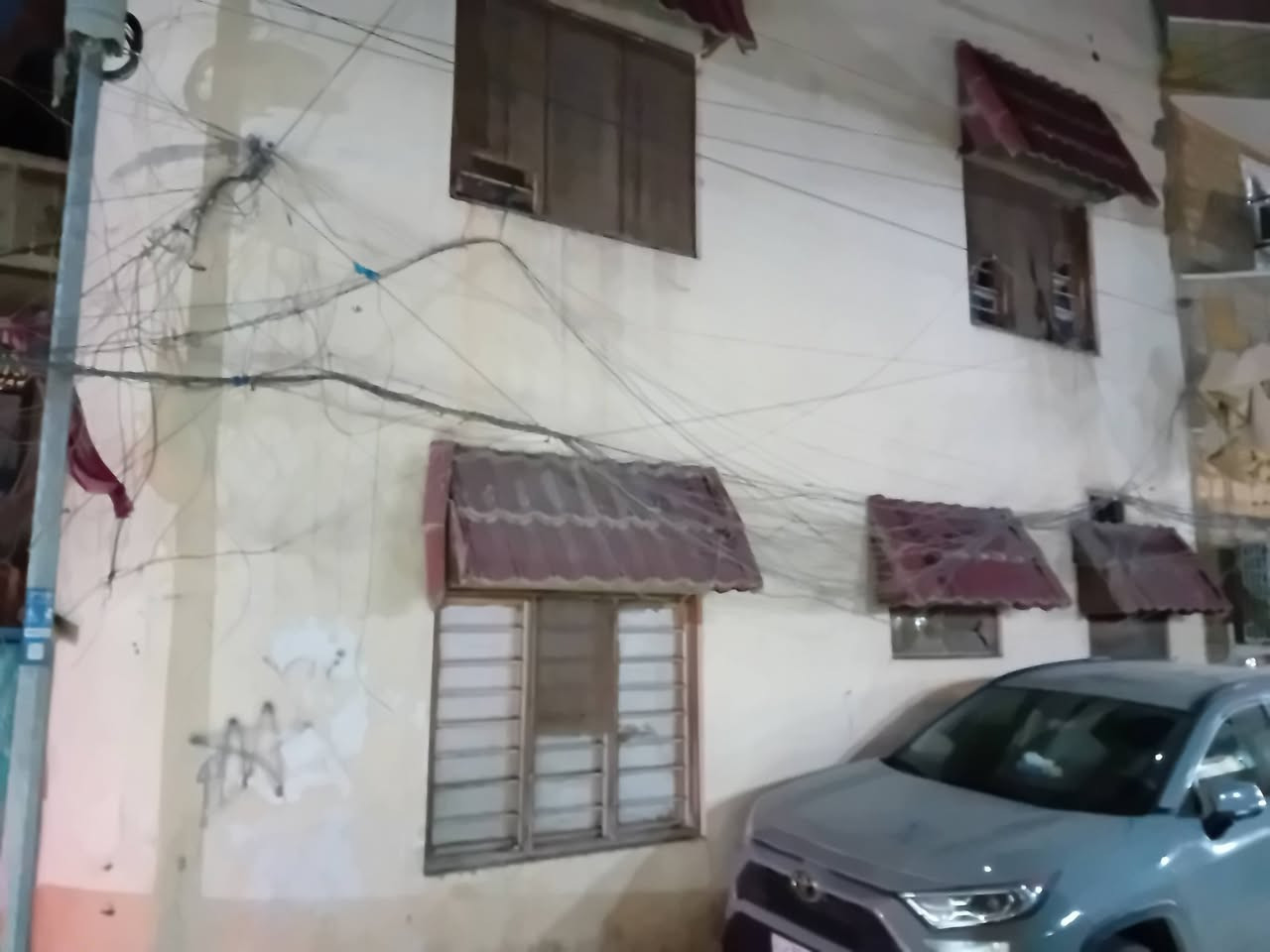 دار للبيع ٧٠م ركن الواجهة ١٧م الدار عبارة عن طابقين ٤غرف نوم وصالة ومطبخ وخدمات ***********واتساب
